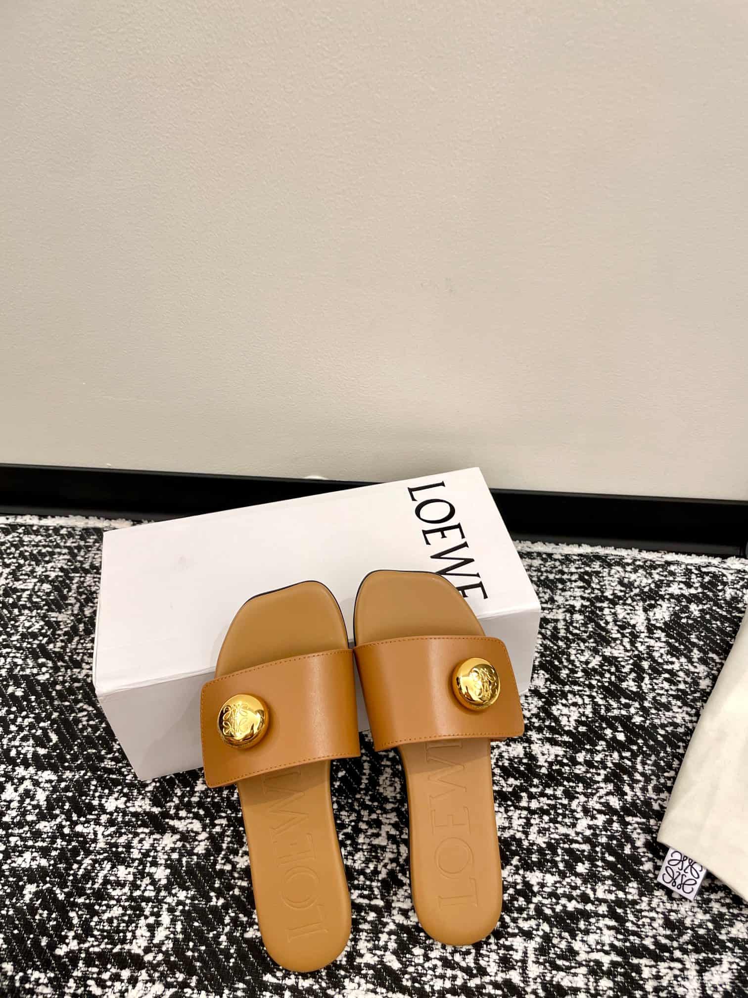 LOEWE Pebble Sandal shoes Women