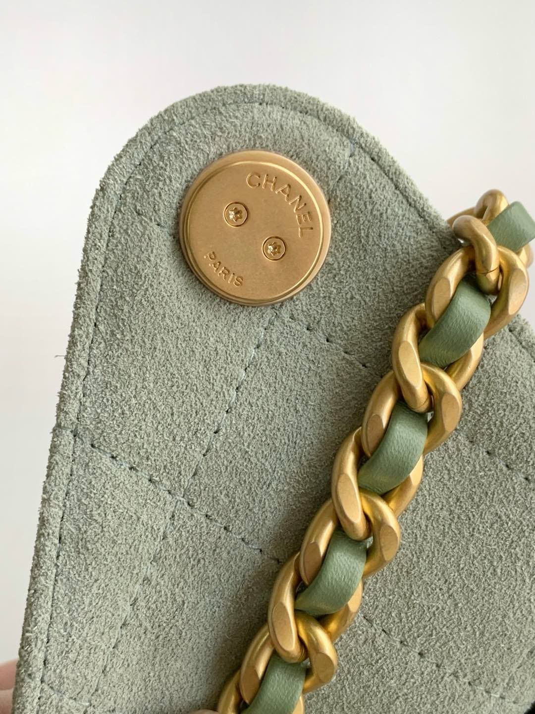 Chanel 25 Small Hobo handbag AS5293 Suede & gold-tone metal Green A
