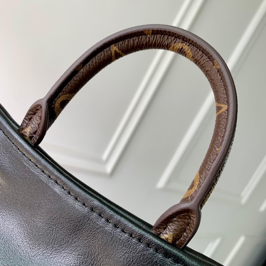 Louis Vuitton Off Duty Backpack Vibe Lamb leather M25522 Black High