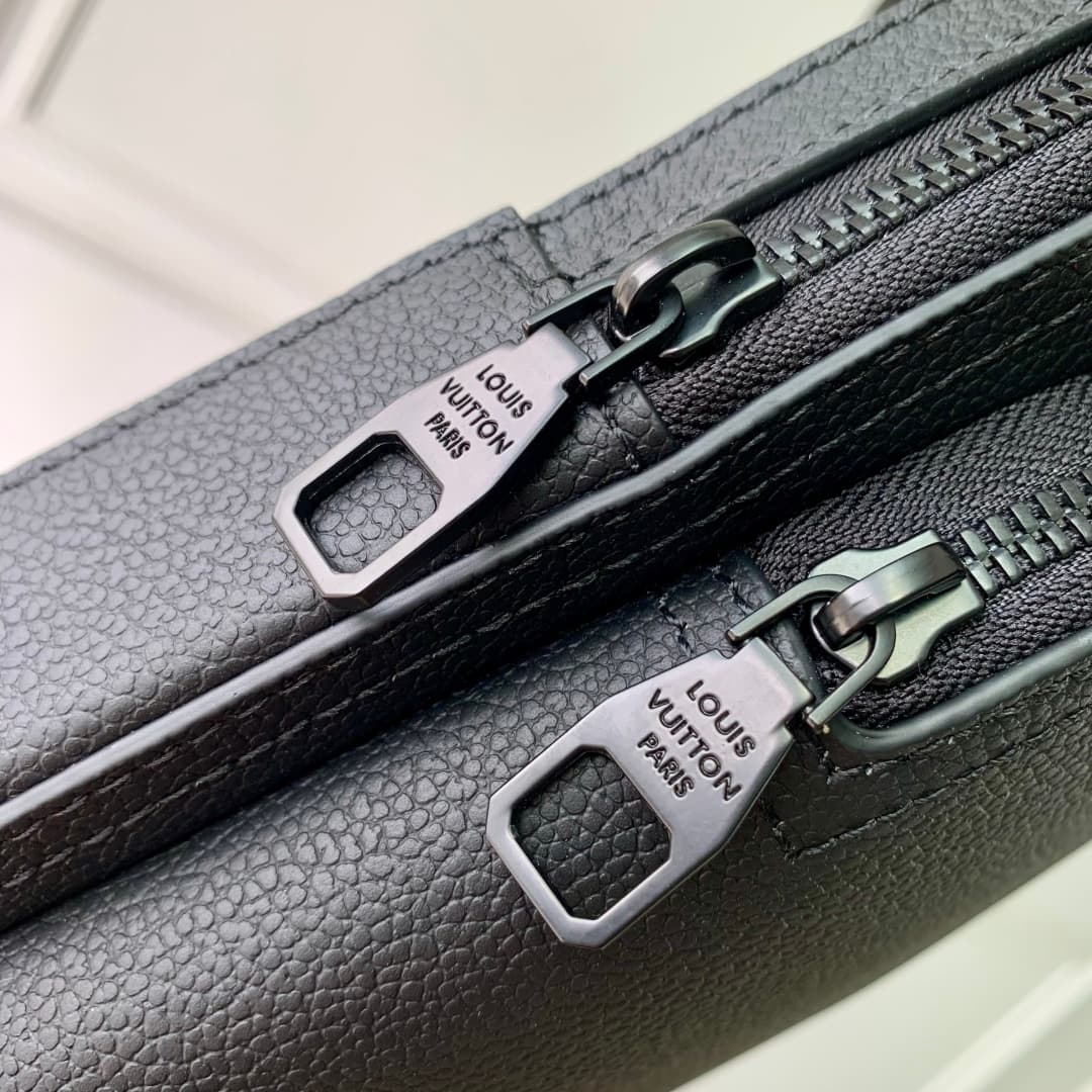 Louis Vuitton Avenue Slingbag PM  LV Aerogram Waxy calfskin M15255 Black High