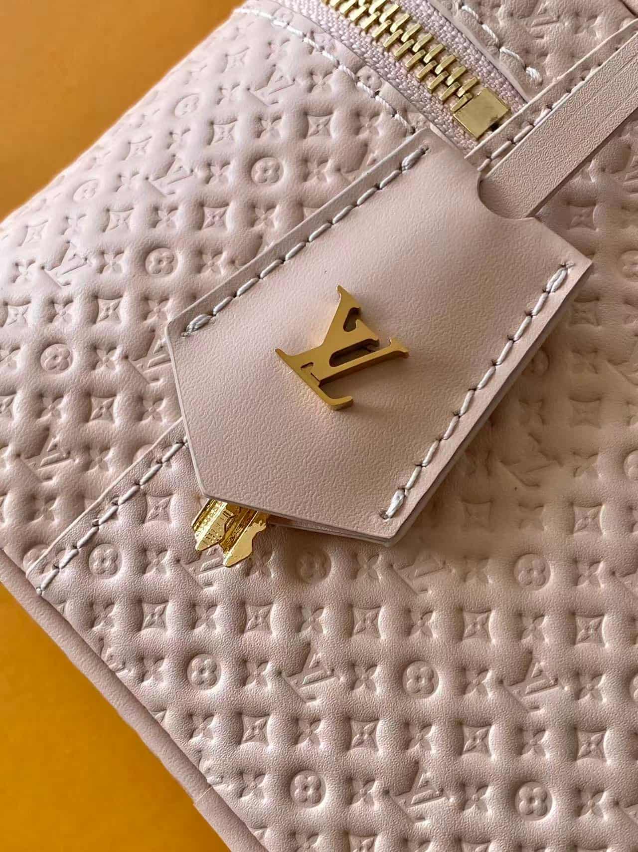 Louis Vuitton Vanity Chain Pouch Light Bliss Calfskin leather M29344 High