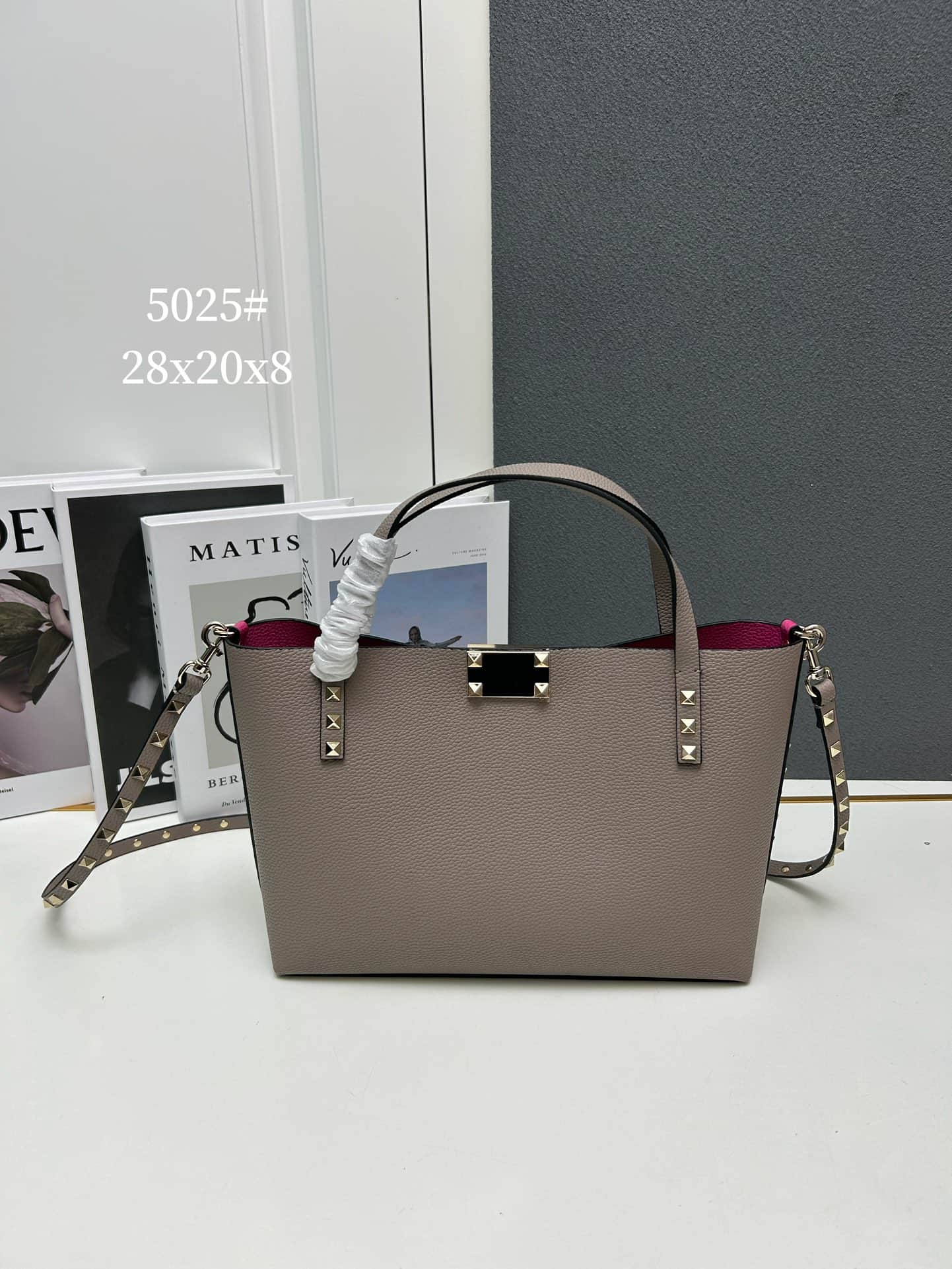 Valentino Garavani Rockstud Tote Bag in Grey Mid
