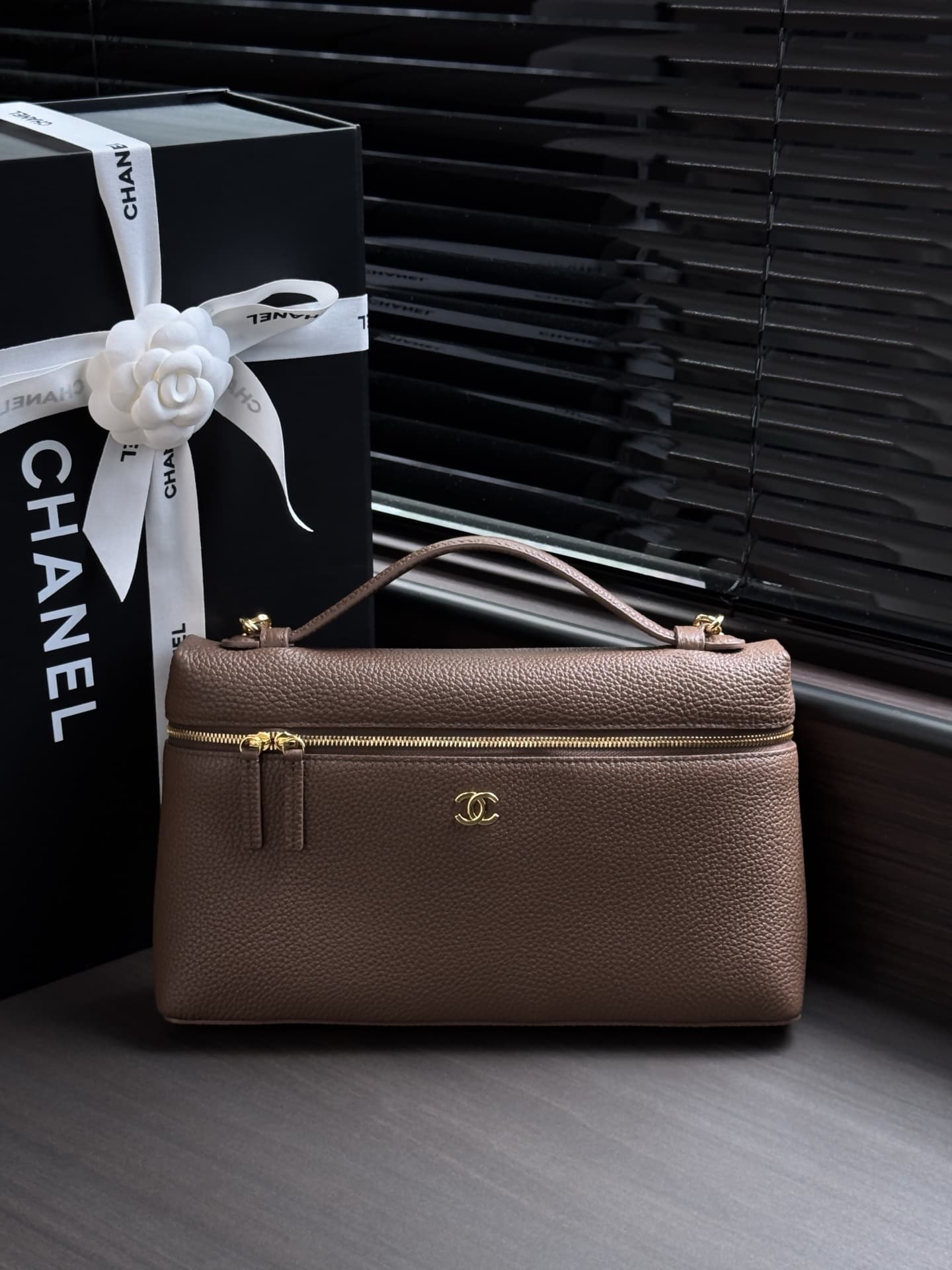 Chanel Vanity with chain Grained Calfskin & Gold-Tone Metal Dark Brown AS6473 A