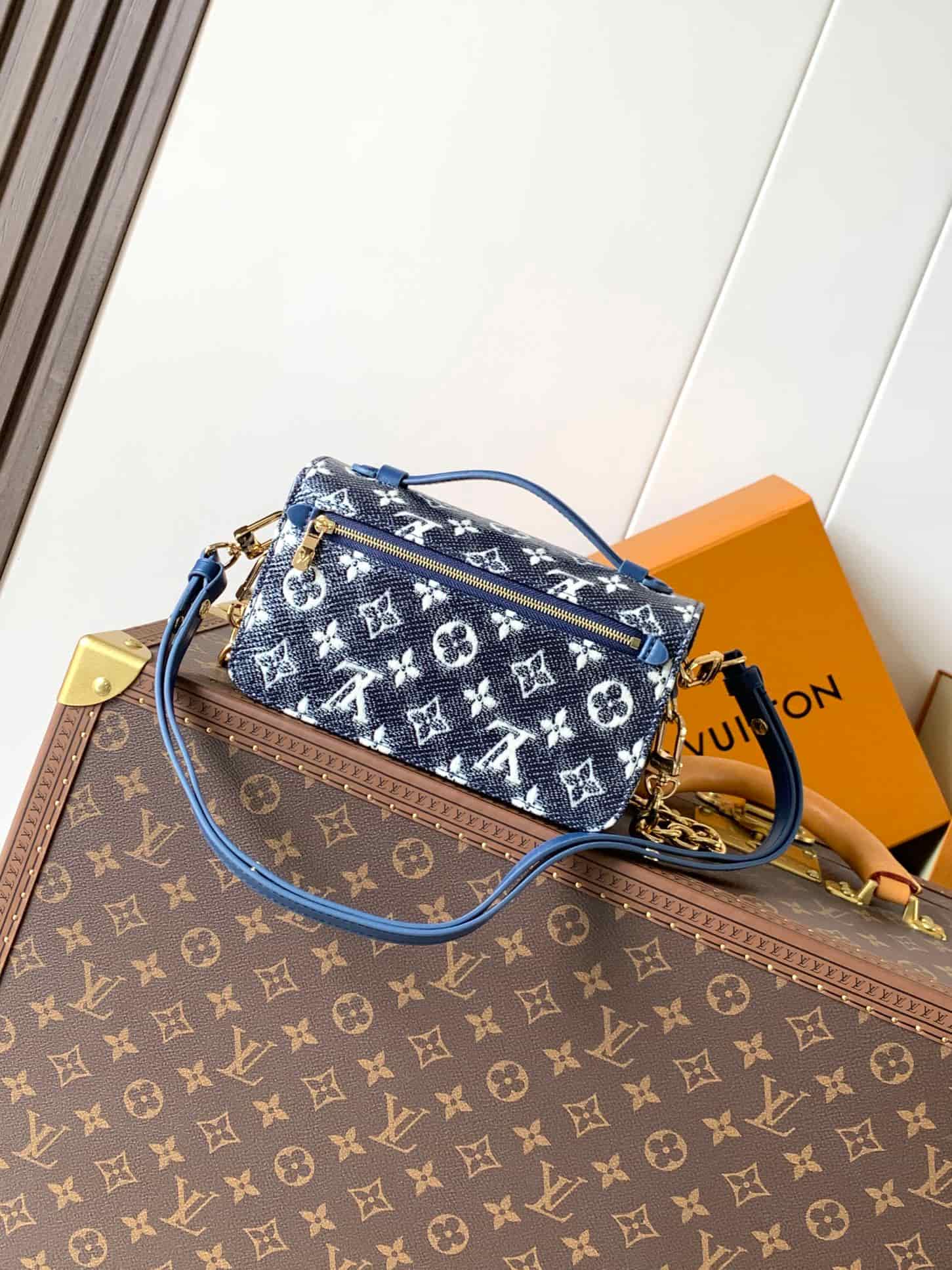 Louis Vuitton Pochette Métis East West bag Blue Denim Monogram Canvas M22834  High