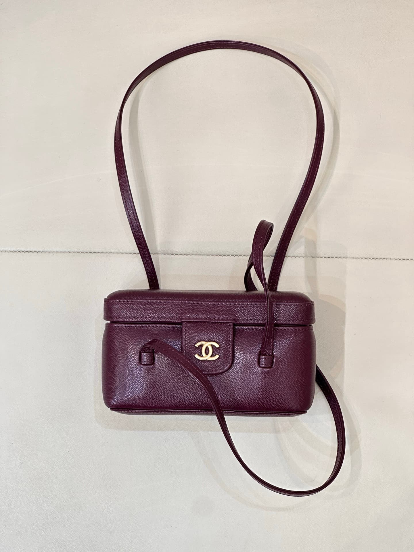 Chanel Long Vanity with Leather Strap Grained Shiny Calfskin & Gold-Tone Metal Claret AP5067 TOP