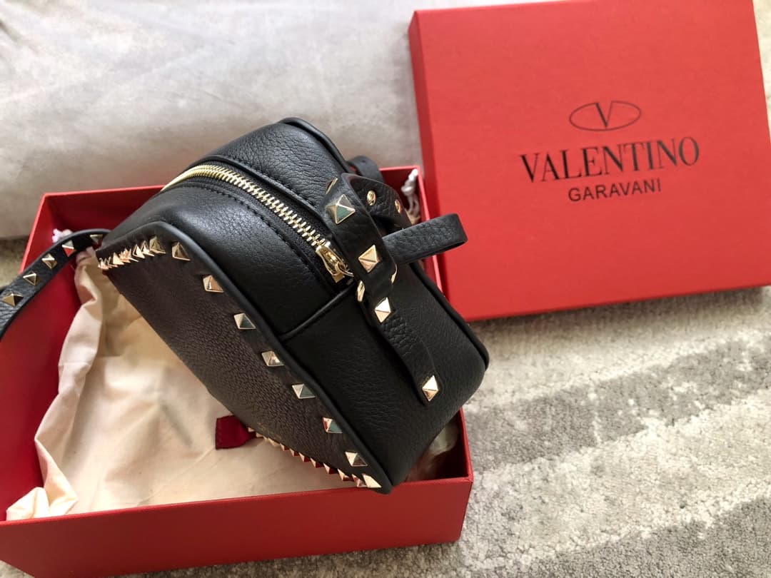 Valentino Garavani Rockstud Camera Bag in black calfskin leather High