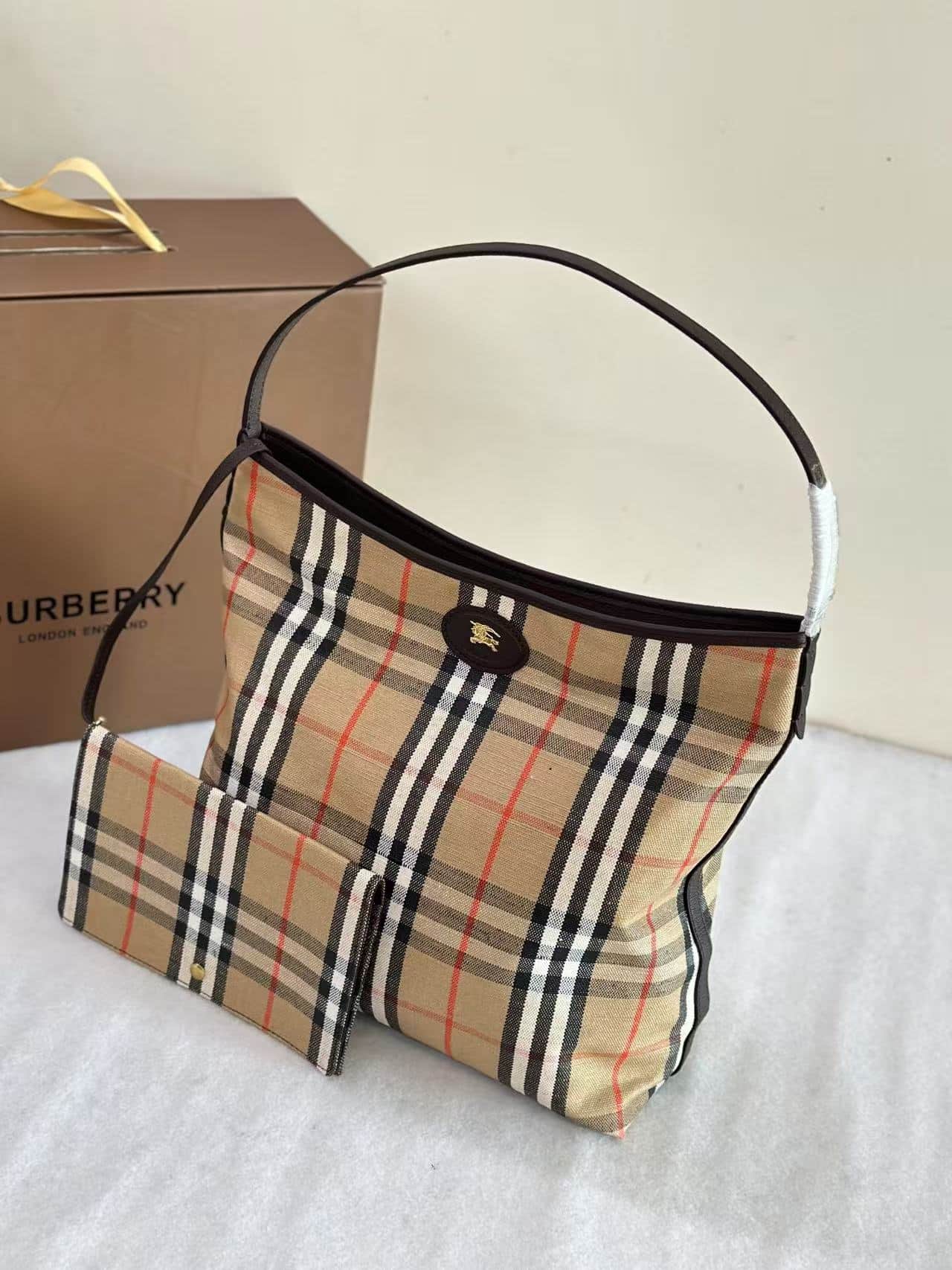 Burberry Highlands Shoulder Bag in Sand High
