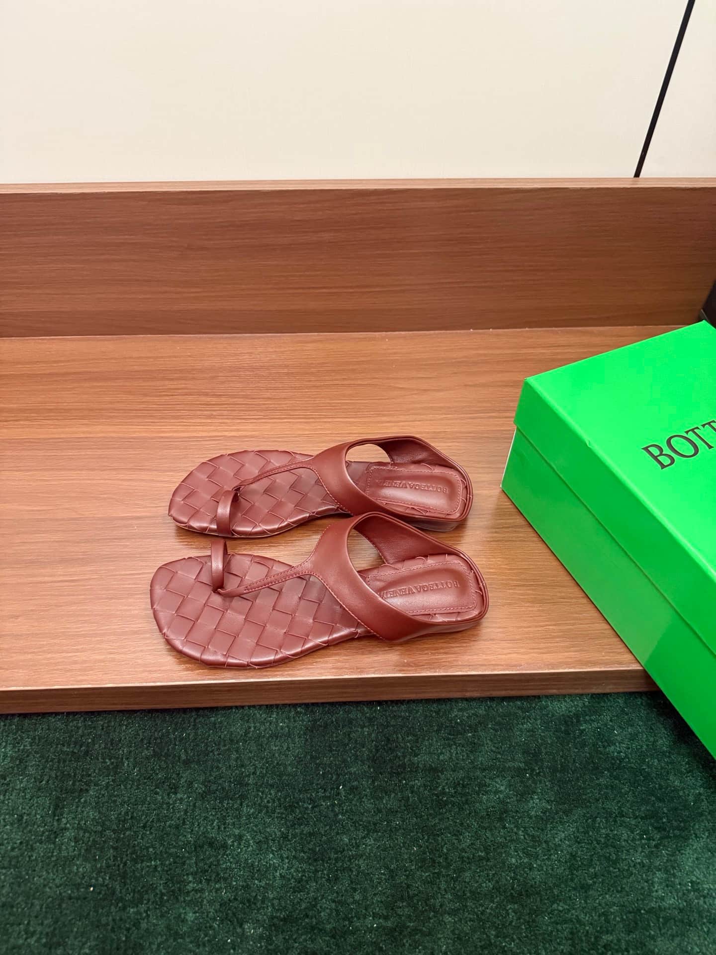 Bottega Veneta Livia Flat Thong Sandal Shoes Women