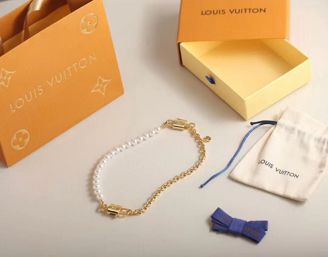 Louis Vuitton Pearlock Necklace Bracelet Set High
