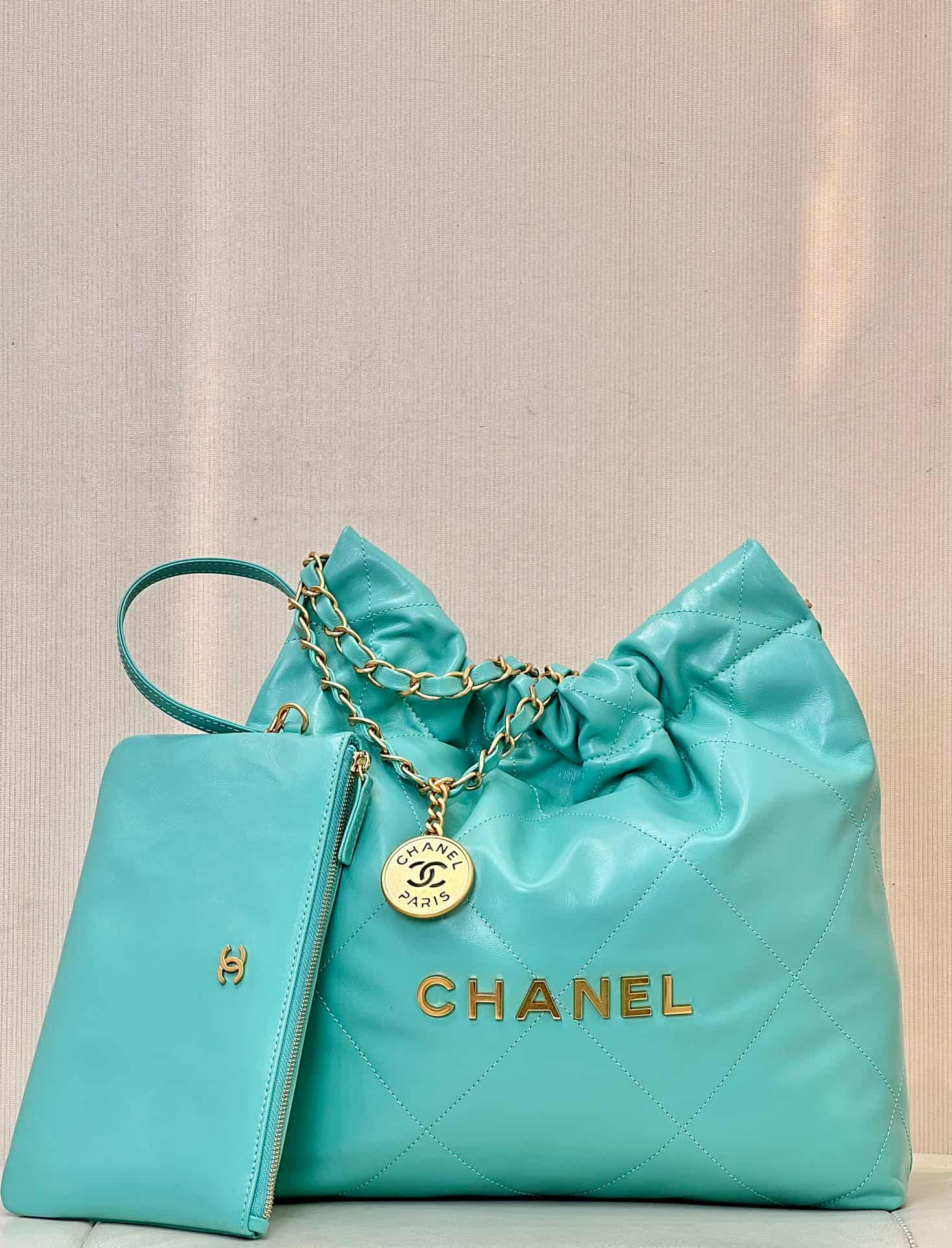 Chanel 22 Small handbag Shiny calfskin & Gold-tone metal AS3260 Deep Green TOP