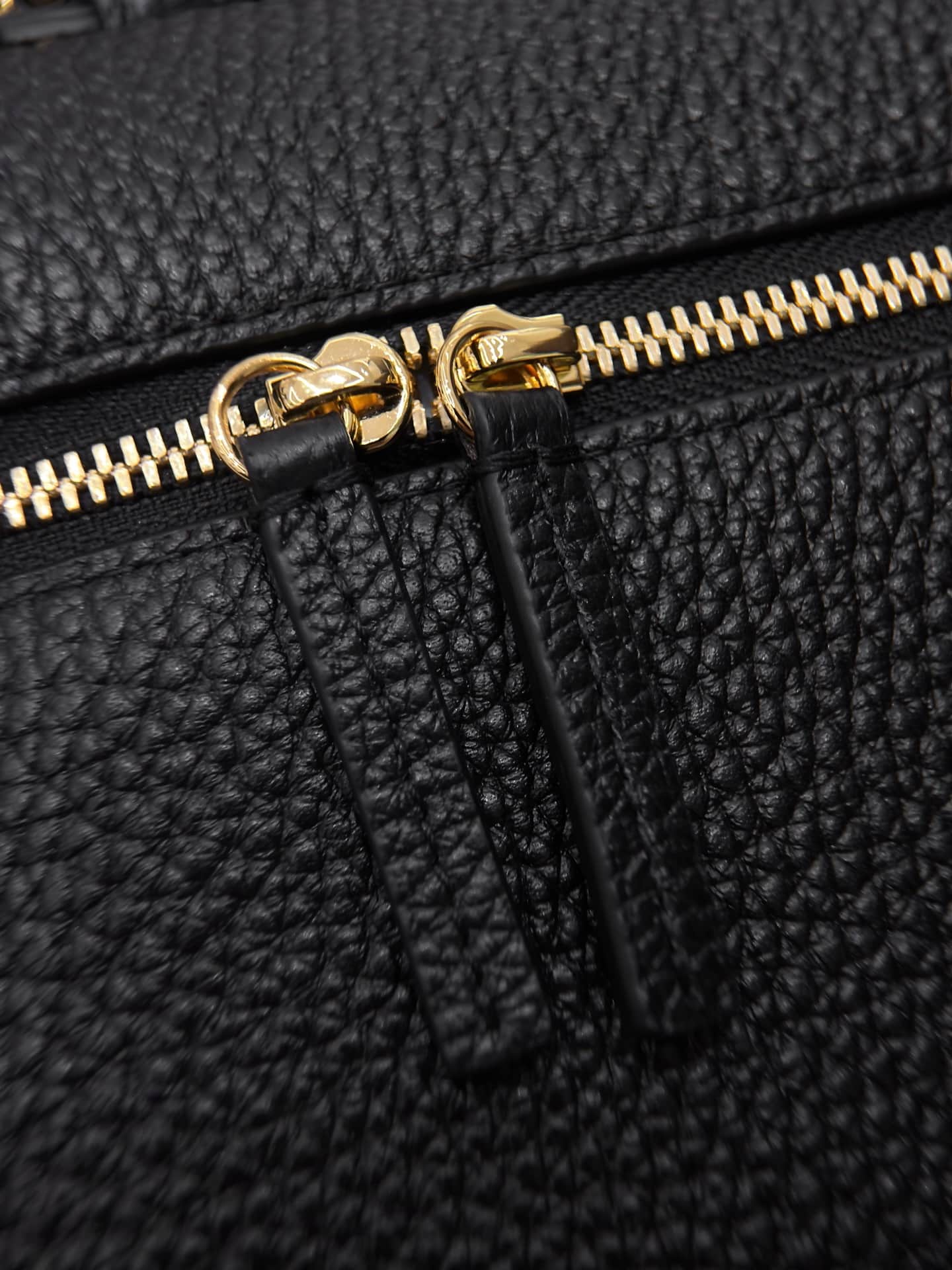 Chanel Vanity with chain Grained Calfskin & Gold-Tone Metal Black AS6473 A