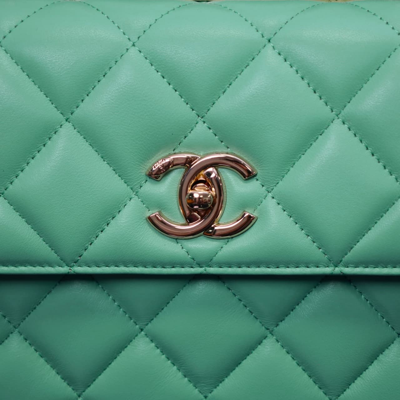 SMALL FLAP BAG WITH TOP HANDLE Lambskin Gold Metal Green A