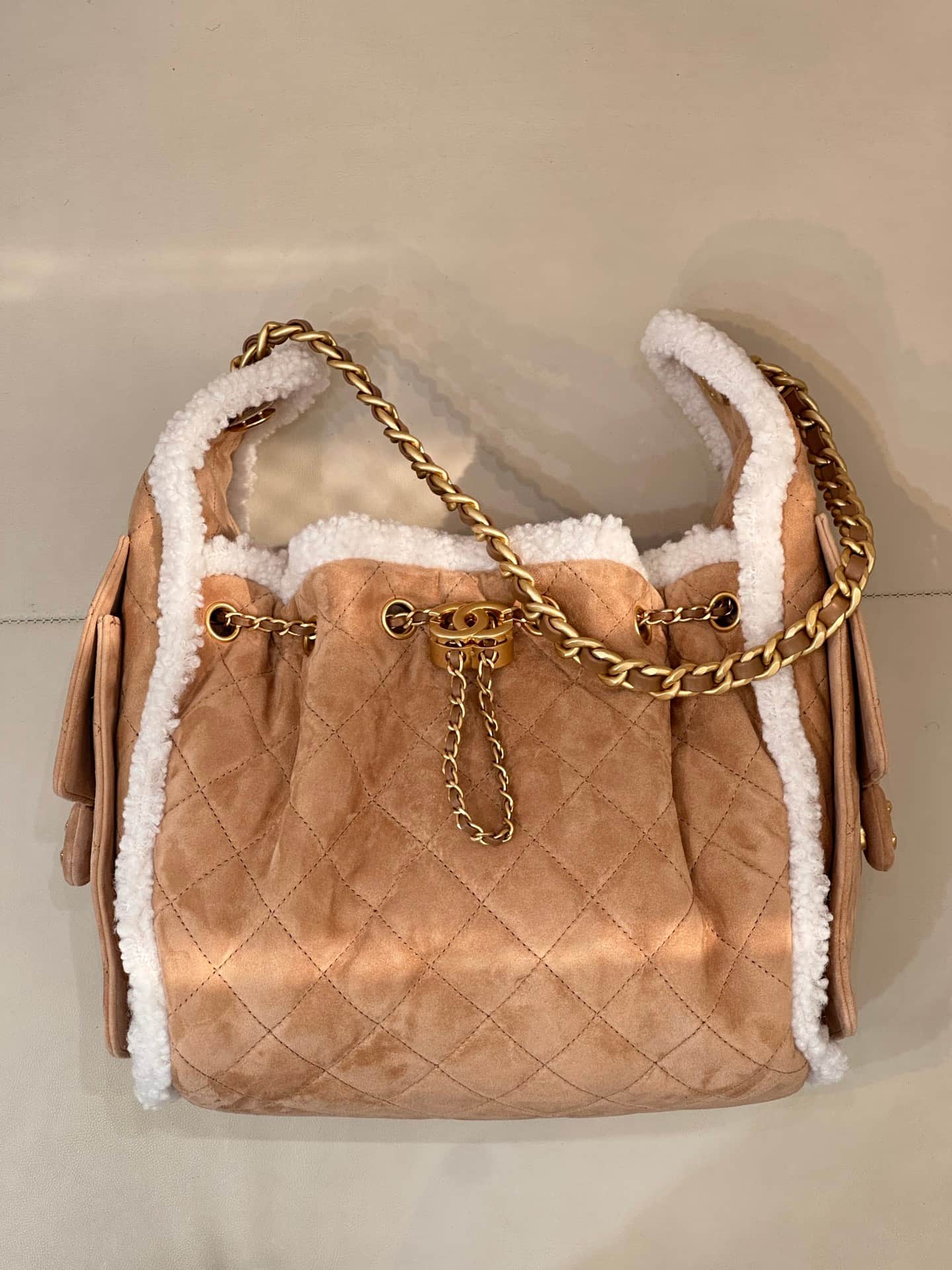 Chanel 25 Small Hobo handbag AS5293 Suede with crumpled sheepskin shearling&Gold-tone Metal Beige TOP
