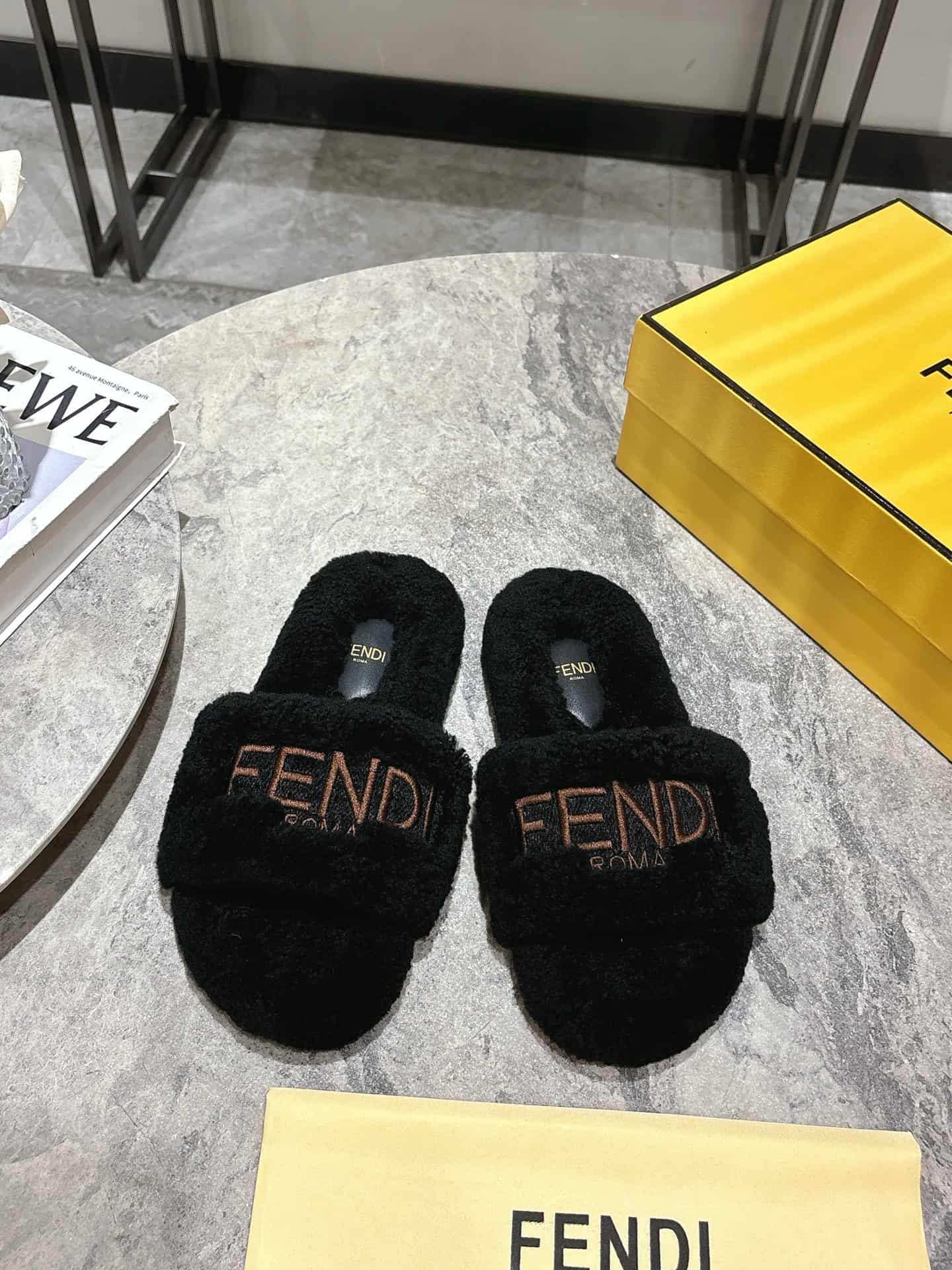 Fendi Slide sandal shoes Women