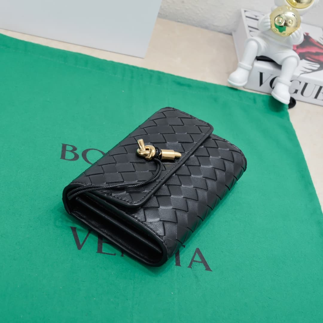 BV Andiamo Clutch Black High