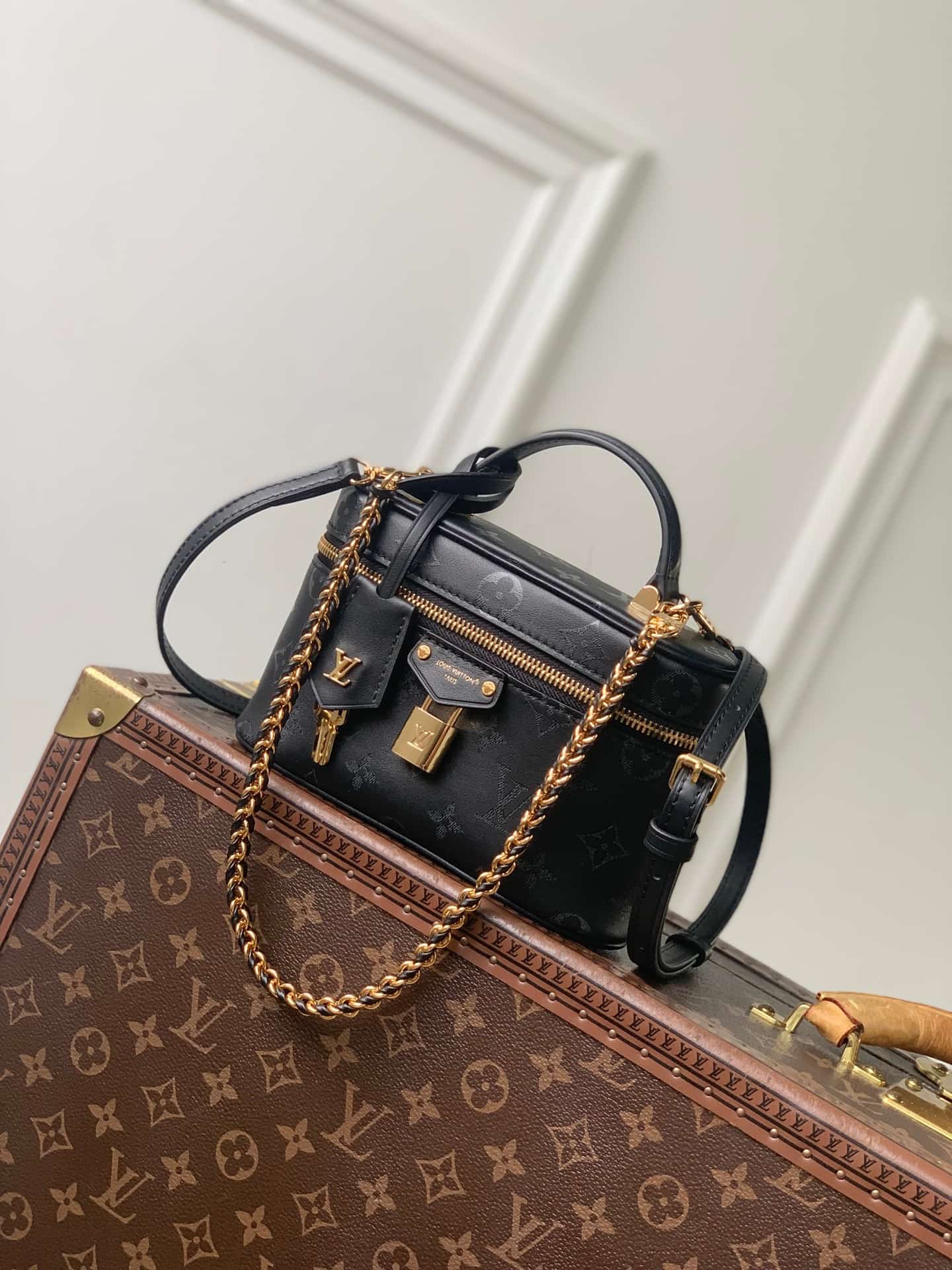 Louis Vuitton Vanity Chain Pouch Boldly Black Calfskin leather M3A372 High