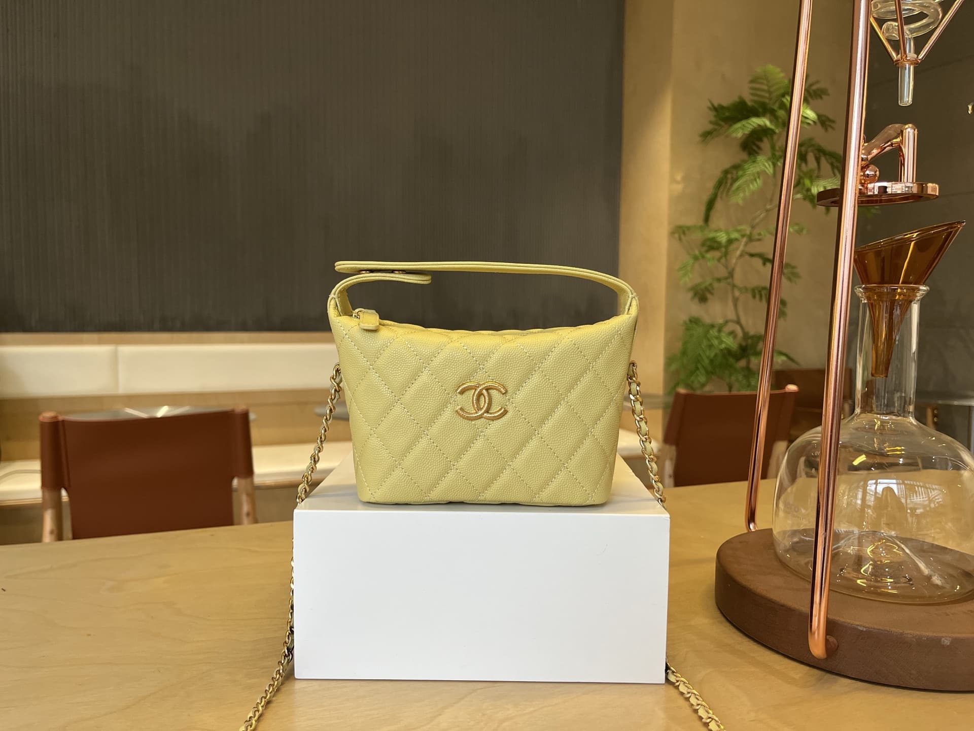 Chanel 25C Quilted Hobo Clutch on Chain Grained Calfskin & Gold Metal AP4386 A