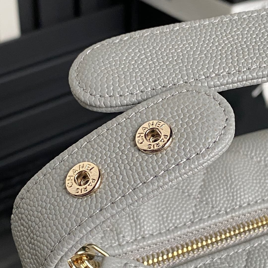 Chanel 25C Quilted Hobo Clutch on Chain Grained Calfskin & Gold Metal AP4386 A