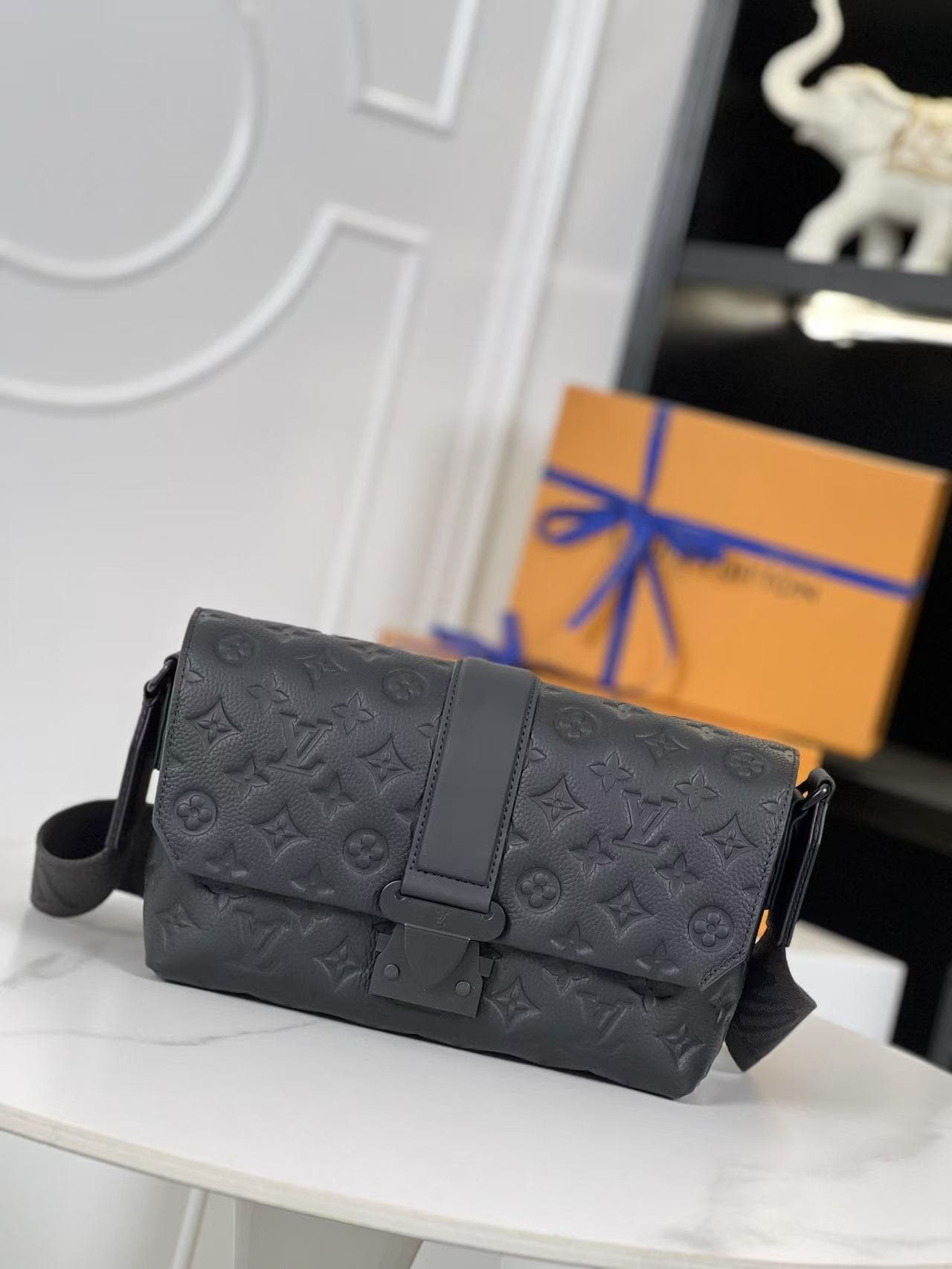 Louis Vuitton S-Cape Messenger Monogram Taurillon Leather M23741 High
