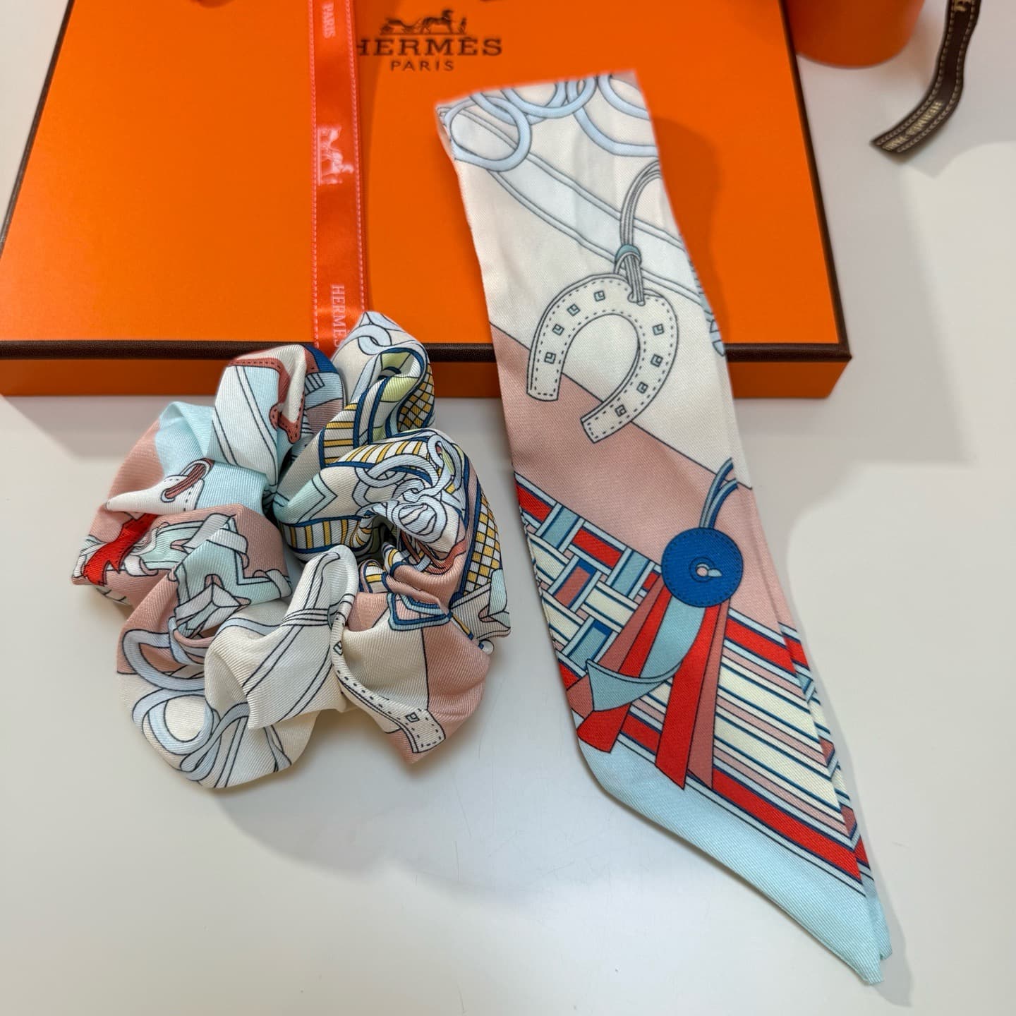 Hermes Brides et Gris-Gris Twilly scarf