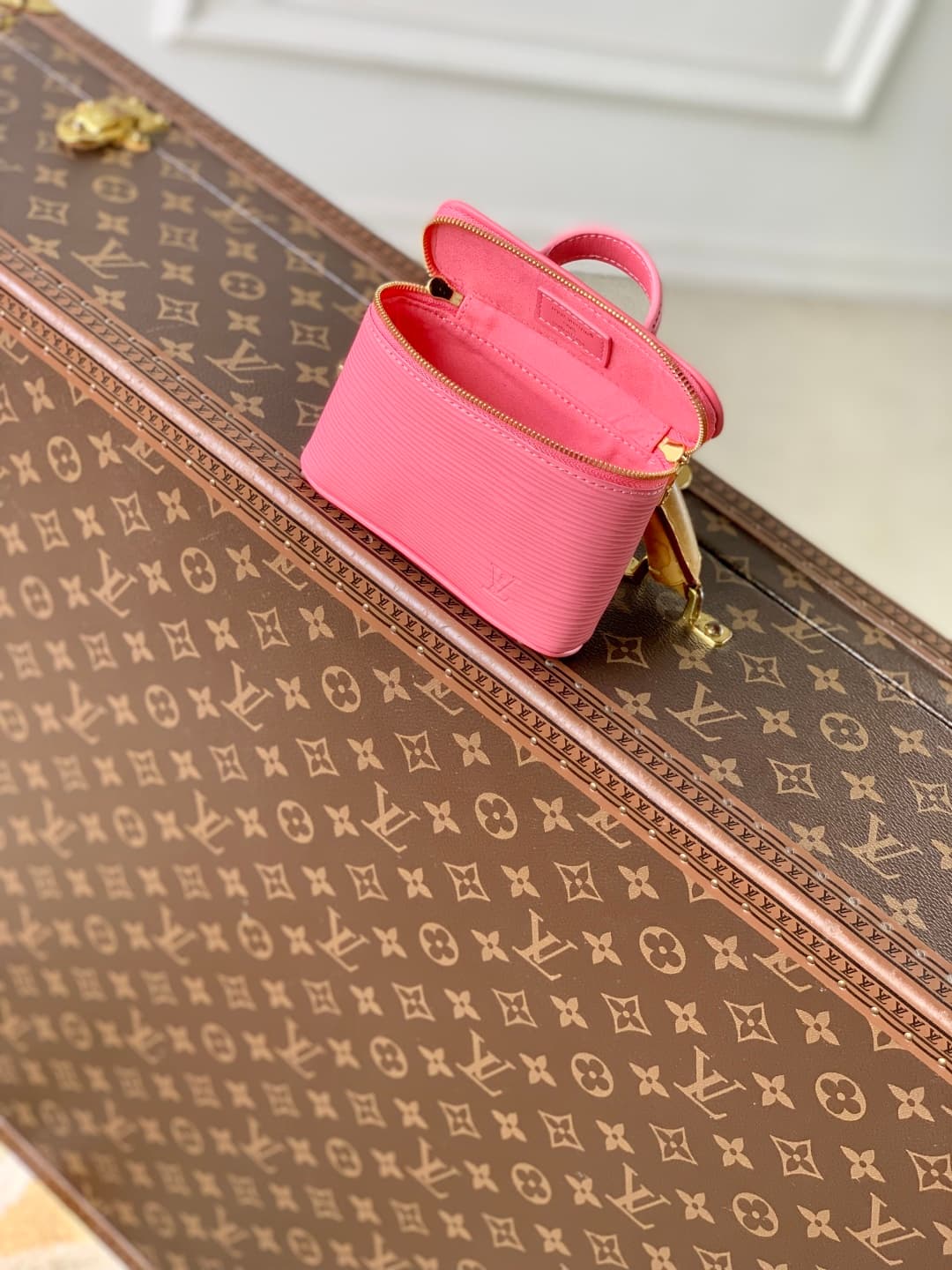 Louis Vuitton Nice Beauty cosmetic bag Epi leather M25690 pink high