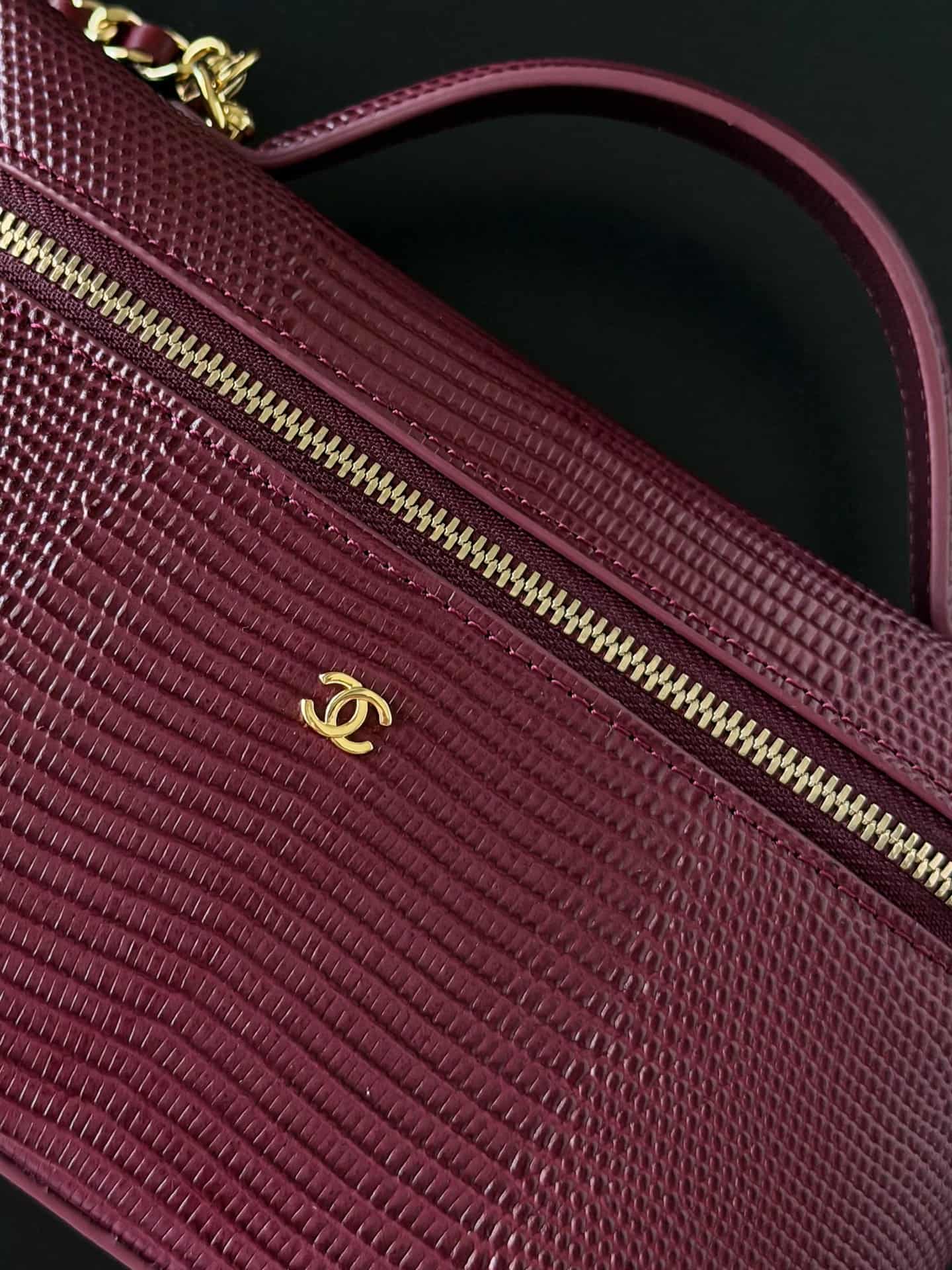 Chanel Small Vanity with chain Lizard Embossed Calfskin & Gold-Tone Metal Burgundy AS5346 A