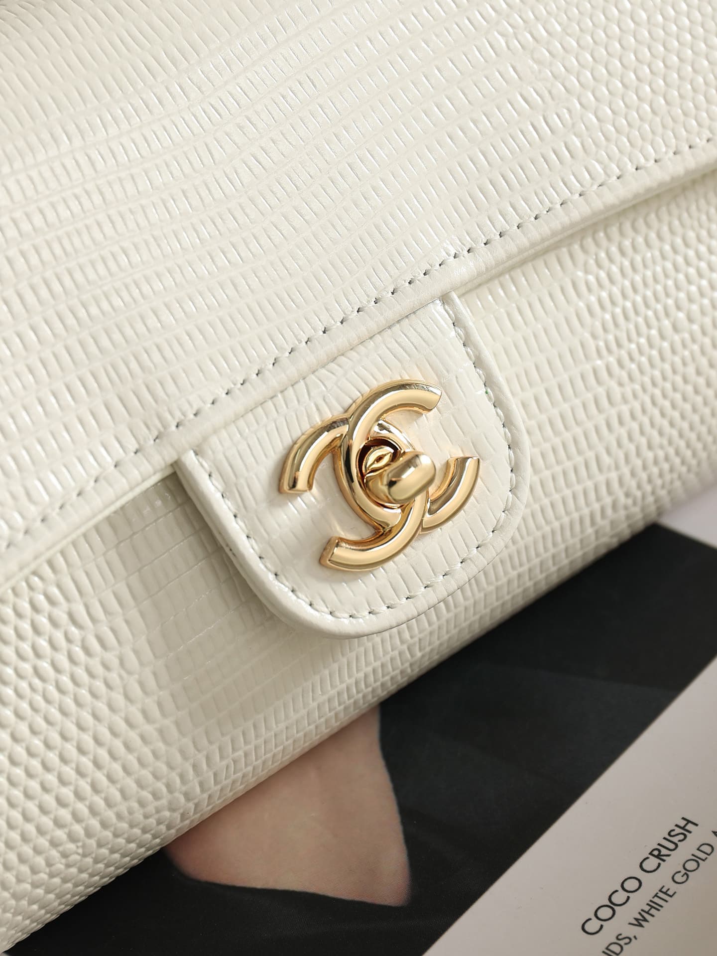 Chanel Clutch with chain Lizard Embossed Calfskin & Gold-Tone Metal White AP5280 A