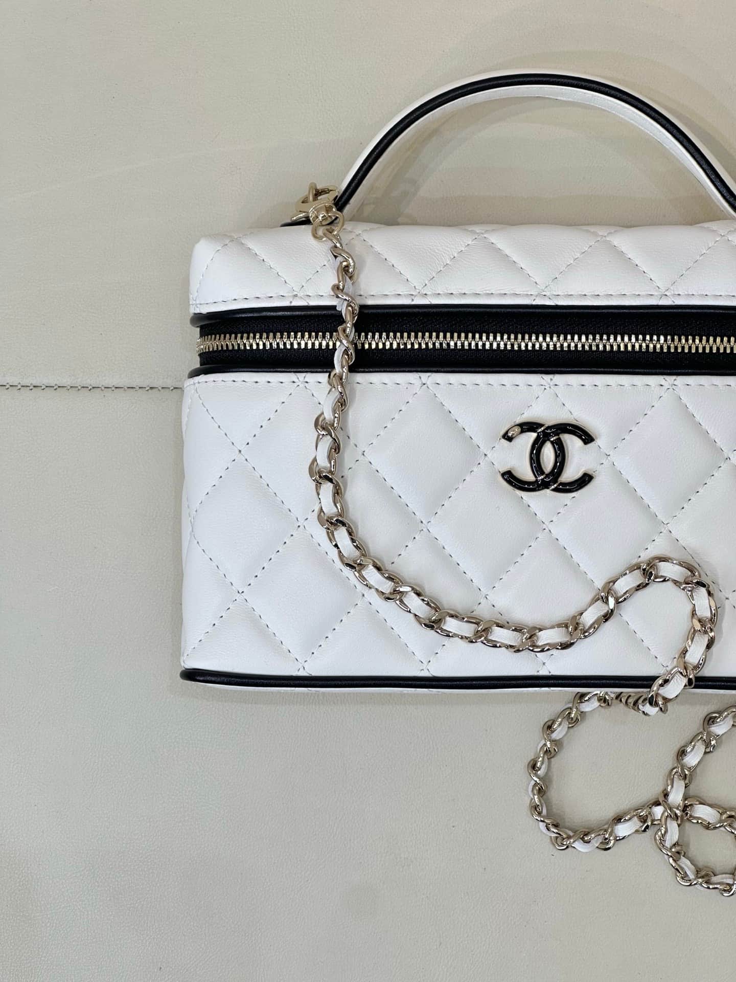 Chanel Vanity with Chain Lambskin & Gold-Tone Metal White AP5240 TOP