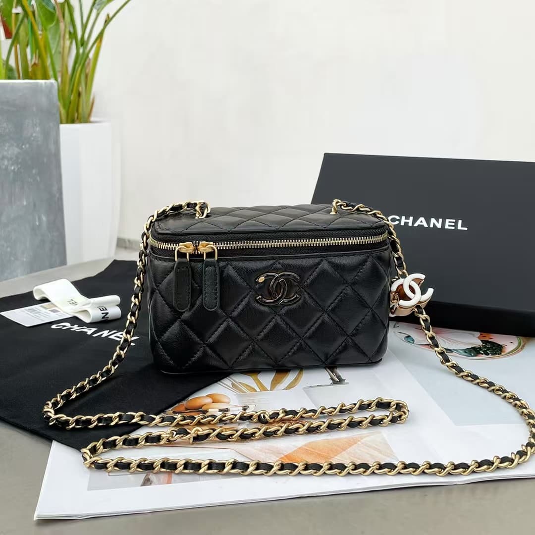 Chanel Vanity with Chain AP3940 Lambskin Black A