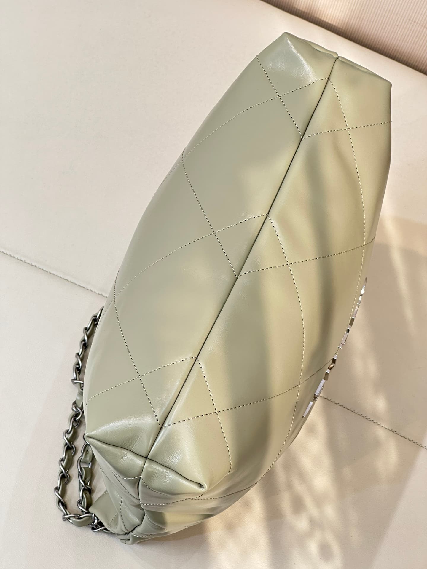 Chanel 22 Small handbag Shiny calfskin & silver-tone metal AS3260 Green TOP