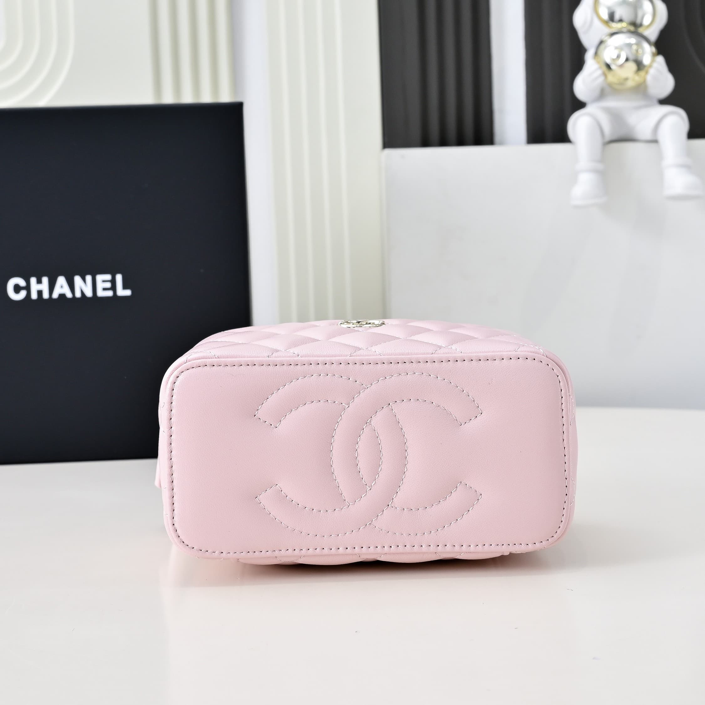 Chanel LONG VANITY WITH CHAIN Lambskin, Imitation Pearls & Gold-Tone Metal AP4452 Pink A
