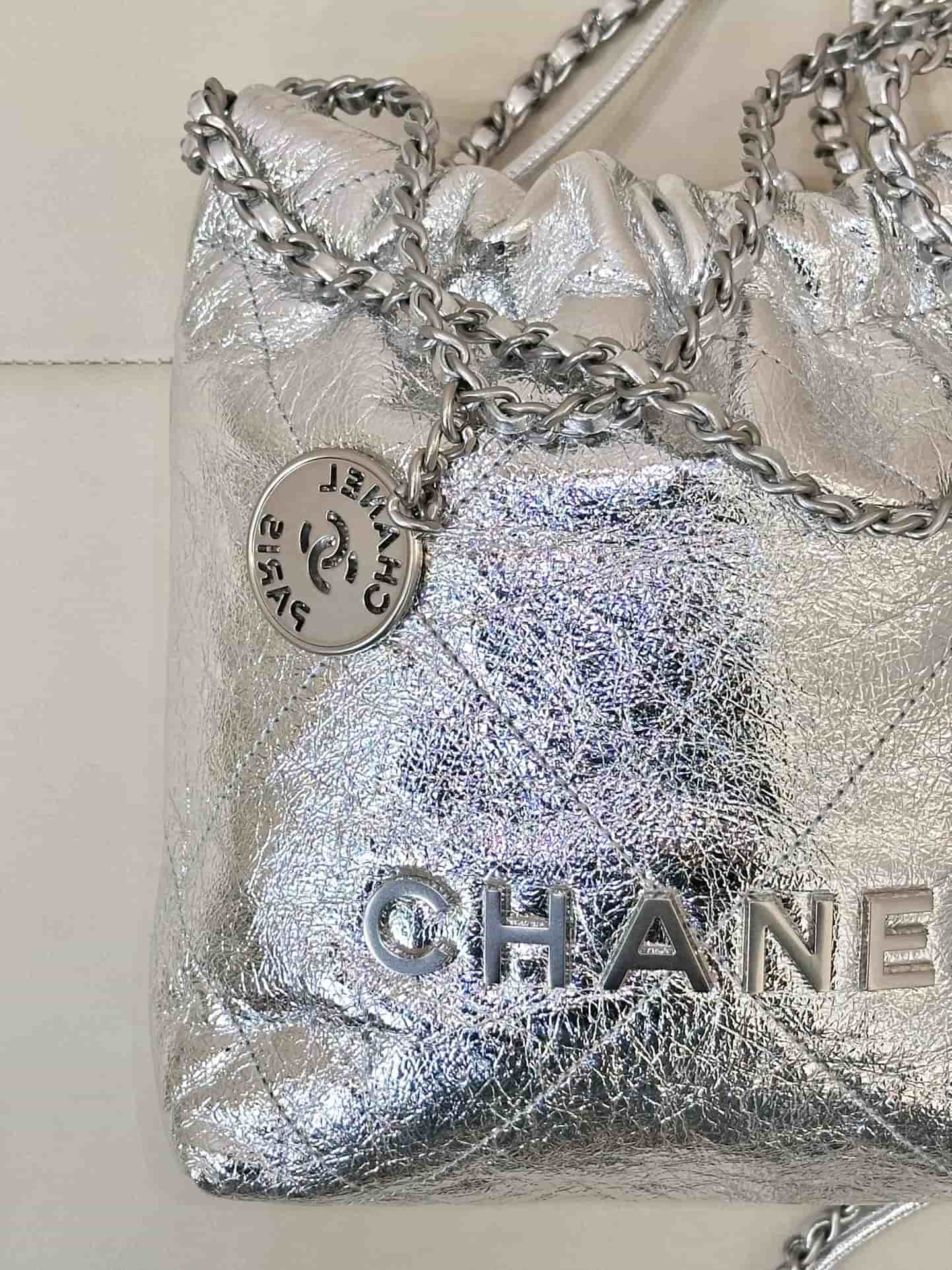 Chanel 22 MINI HANDBAG Metallic Calfskin & Silver-Tone Metal Silver AS3980 TOP