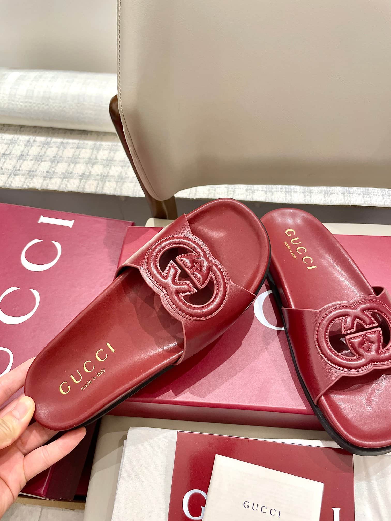 Gucci Women's Interlocking G slide sandal Shoes Women