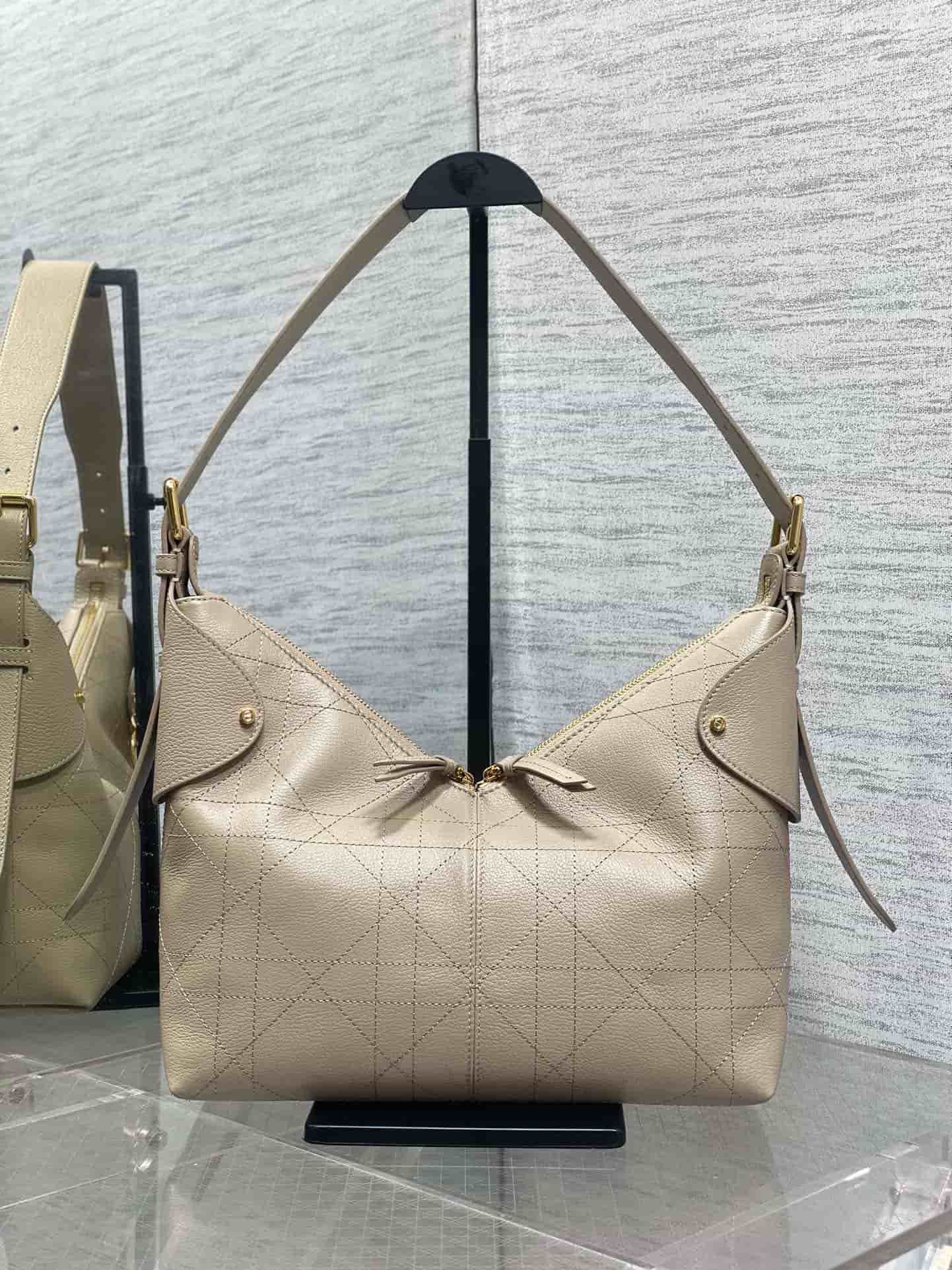 Medium Dior Voyage Bag Beige Flat Macrocannage Grained Calfskin High