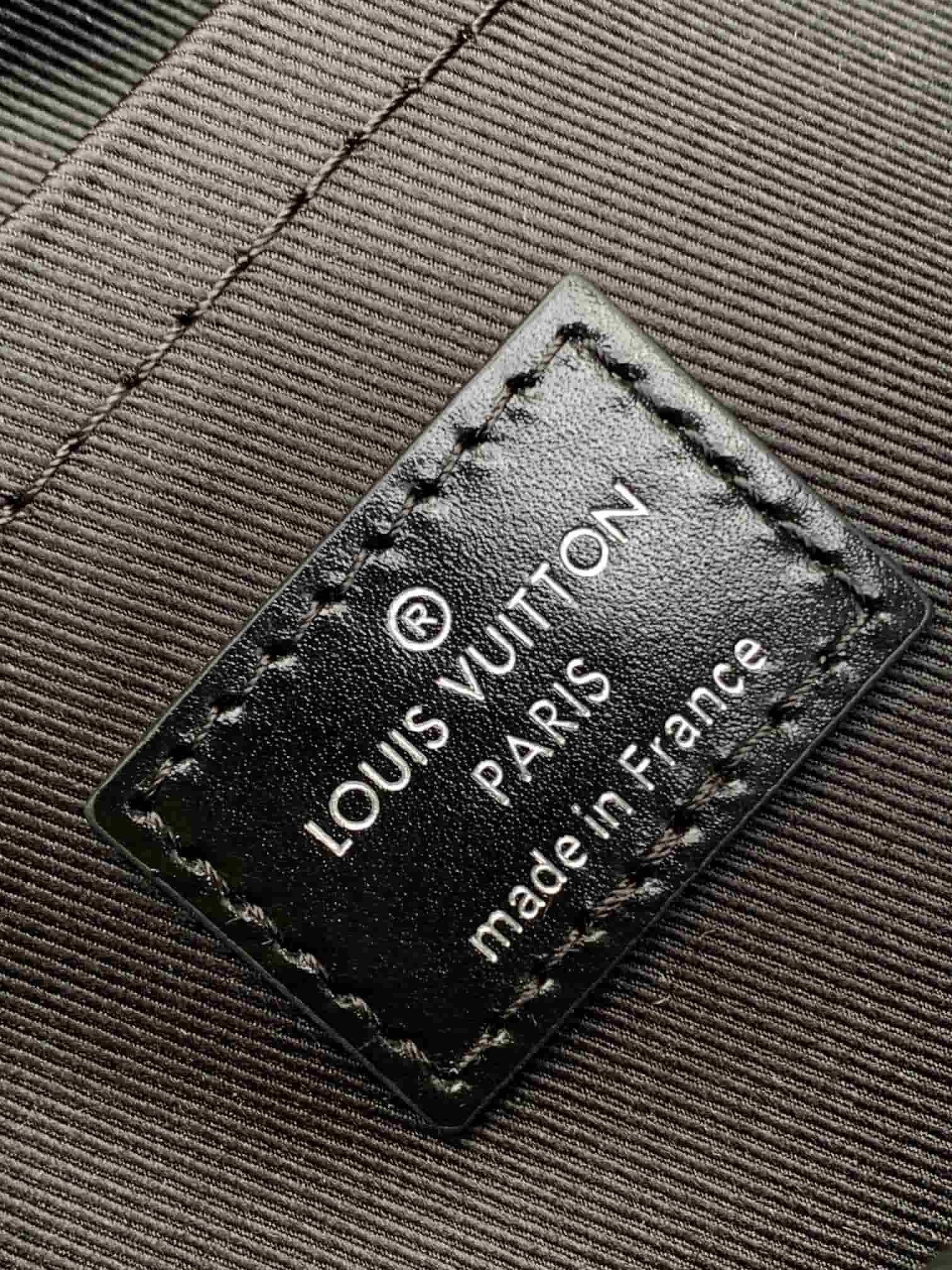 Louis Vuitton Nil Black Calf leather M13987 High