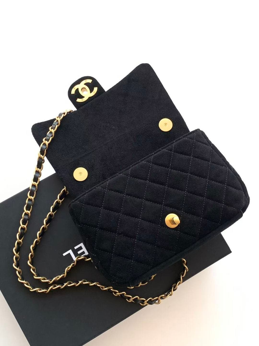 Chanel Classic Flap bag in Black Suede & Gold-Tone Metal AS5989 A