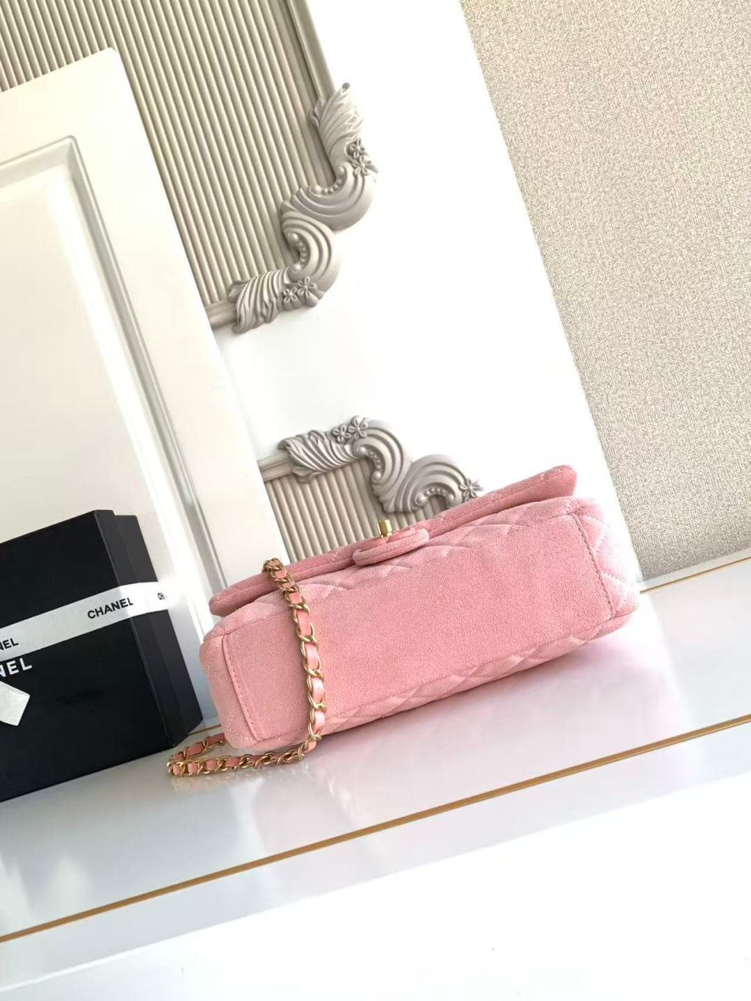 Chanel Classic Flap bag in Pink Suede & Gold-Tone Metal AS5987 A