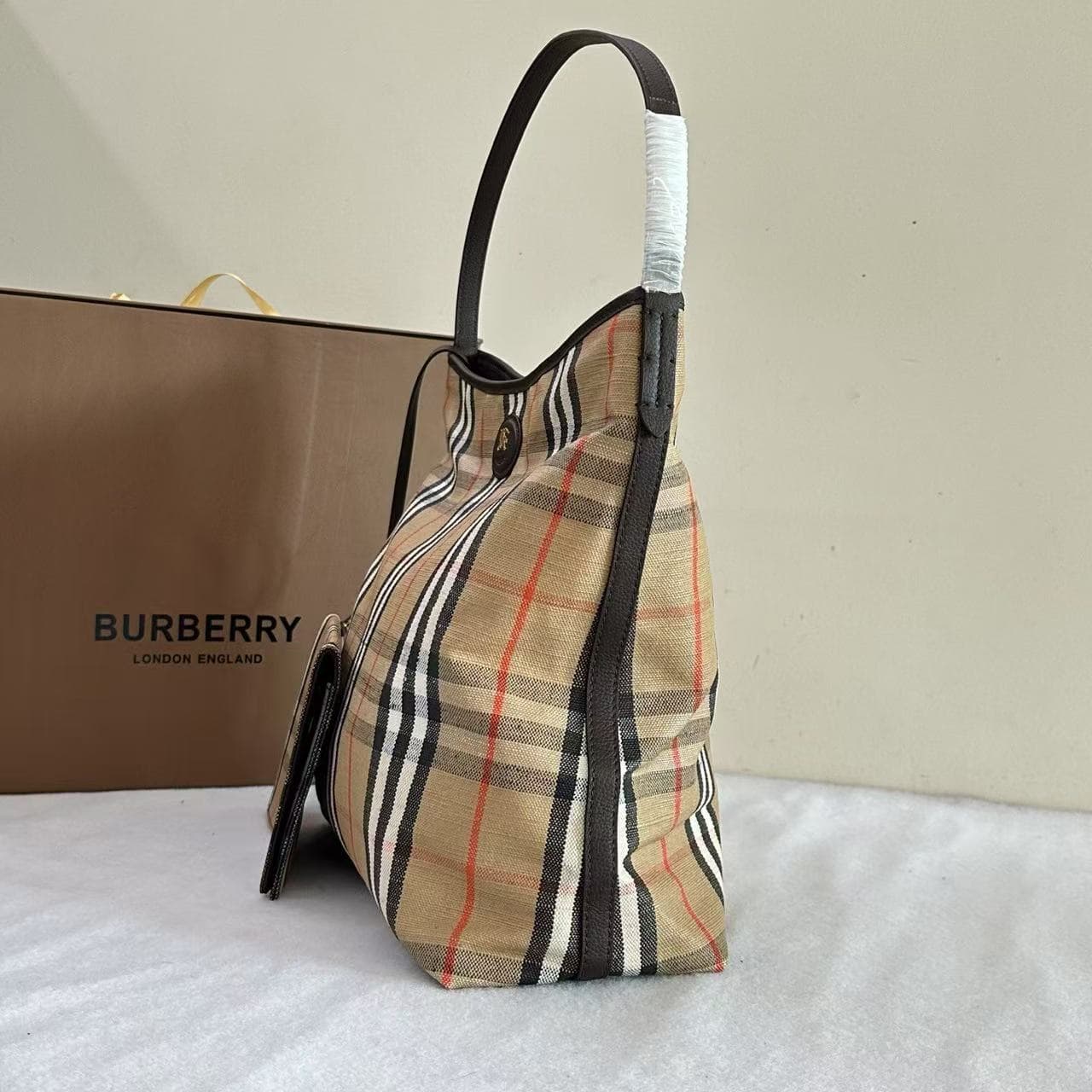 Burberry Highlands Shoulder Bag in Sand High