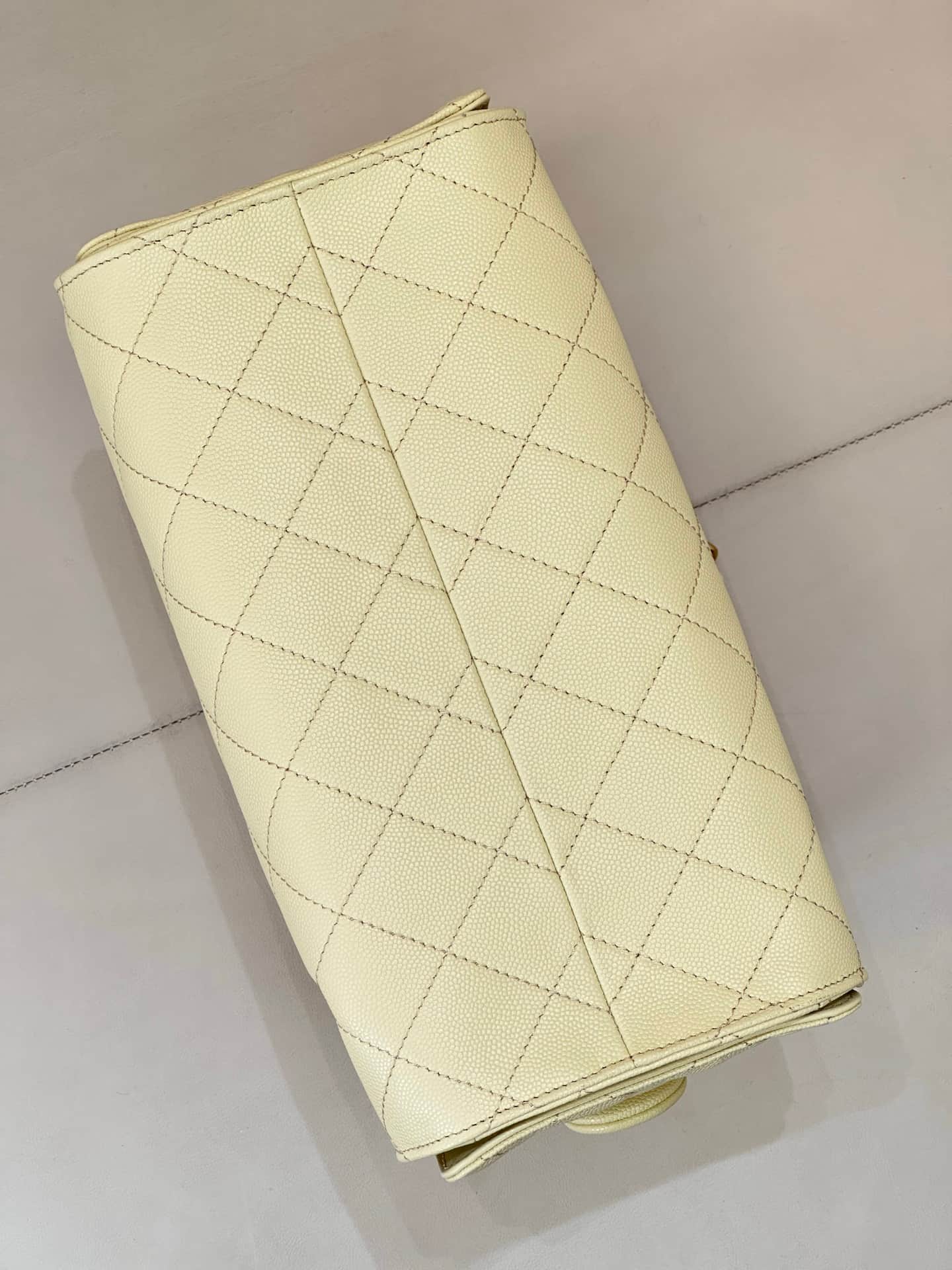 Chanel 25 Small Hobo handbag AS5293 Grained Calfskin & Gold-Silver-tone Metal Light Yellow TOP