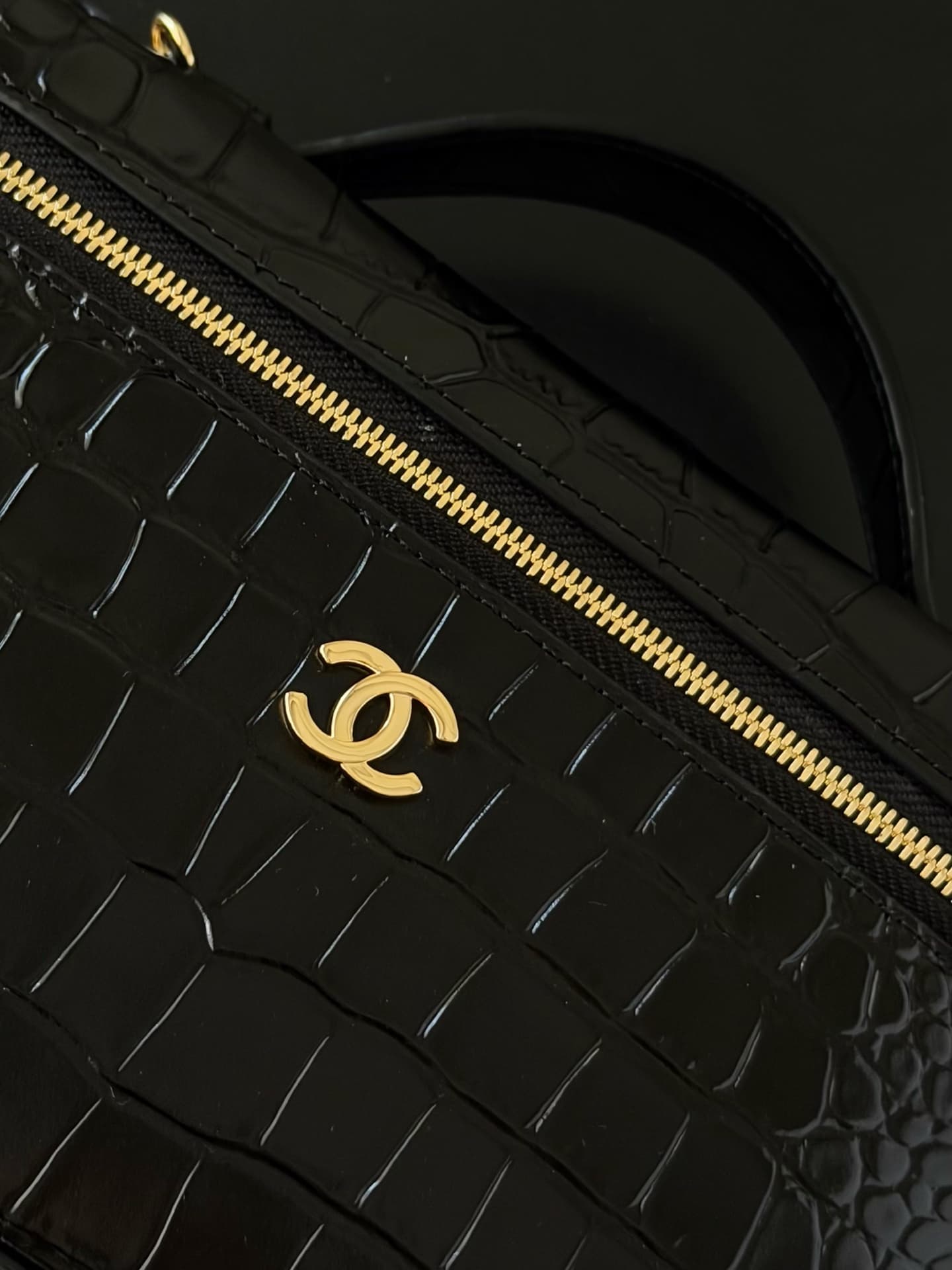 Chanel Large Vanity with chain Crocodile Embossed Calfskin & Gold-Tone Metal Black AS5347 A