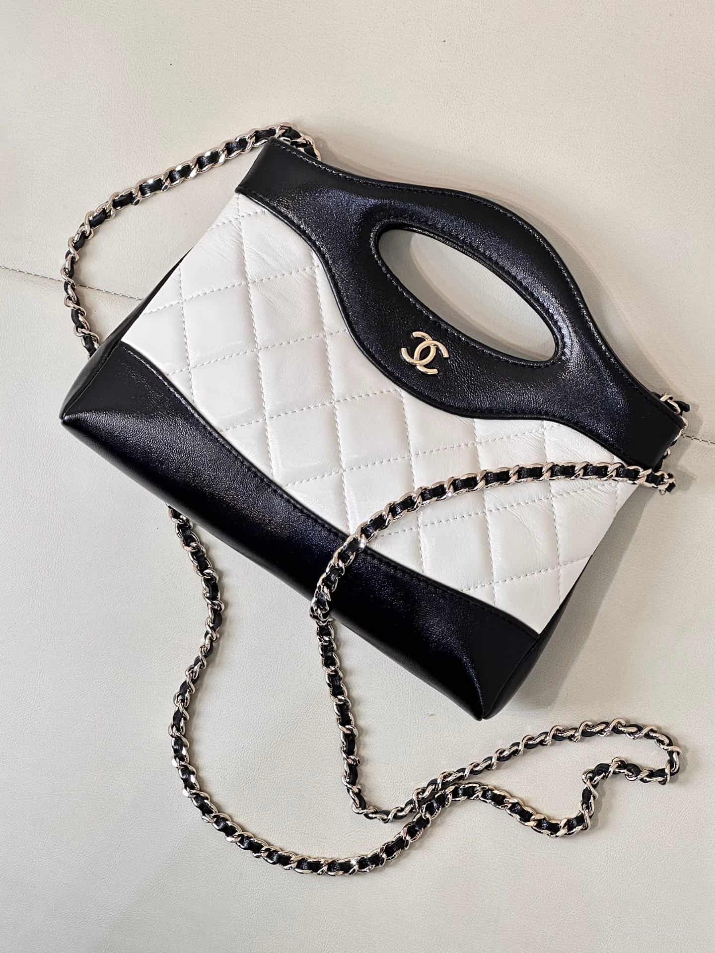 Chanel Clutch with chain Lambskin & Gold-Tone Metal AP3656 Black&White TOP