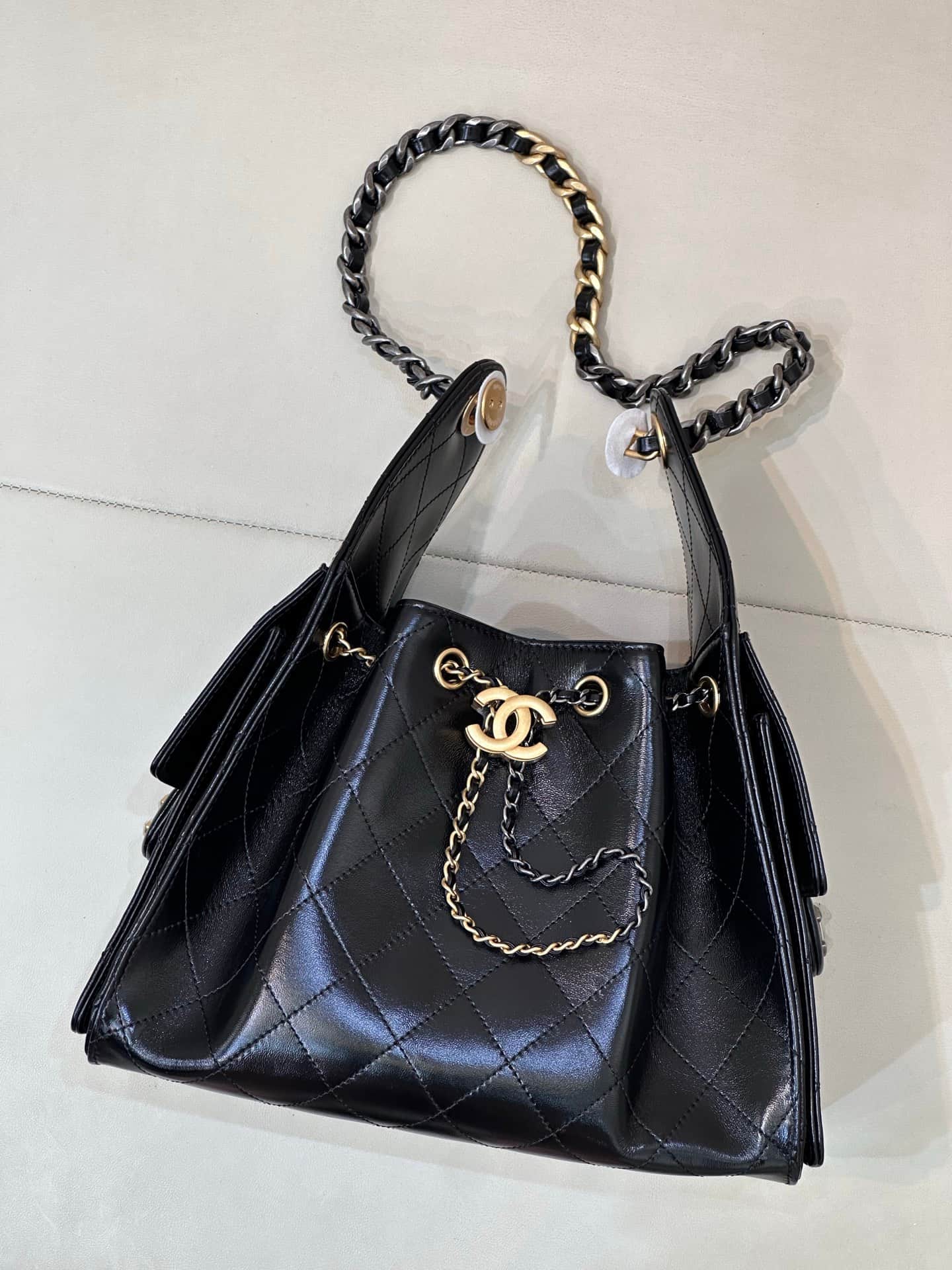 Chanel 25 Small Hobo handbag AS5293 Shiny Crumpled Calfskin  Gold-Tone & Ruthenium-Finish Metal Black TOP