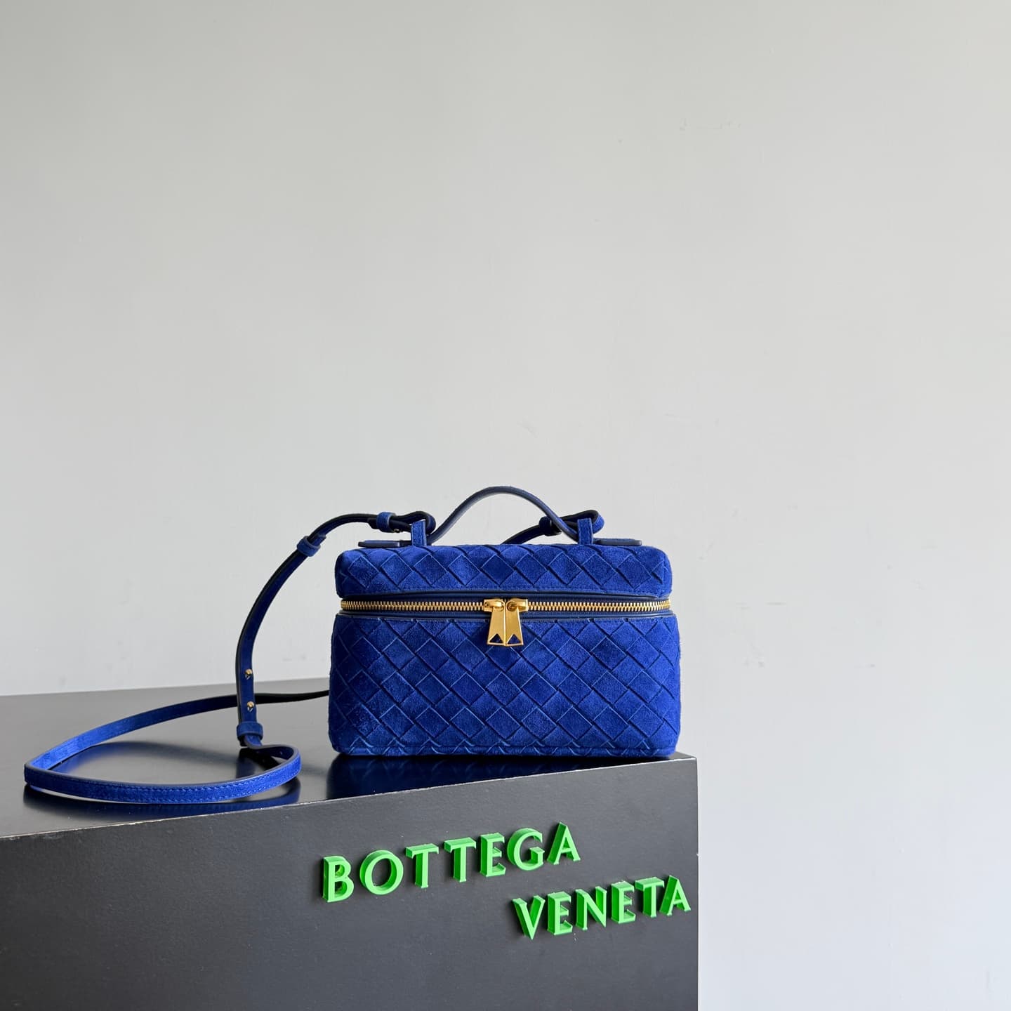 BV Bang Bang Vanity mini intrecciato suede TOP