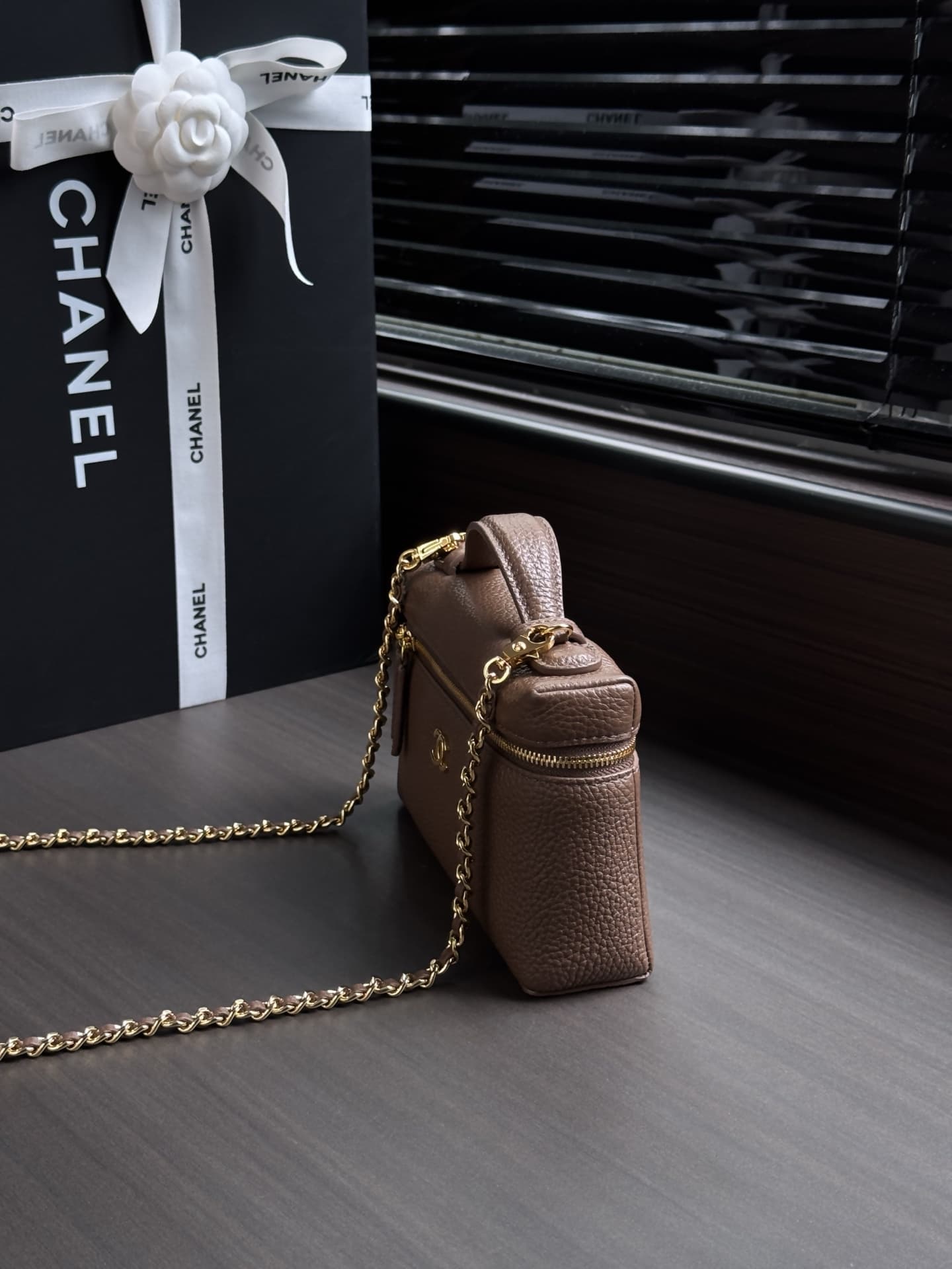 Chanel Small Vanity with chain Grained Calfskin & Gold-Tone Metal Dark Brown AS5346 A