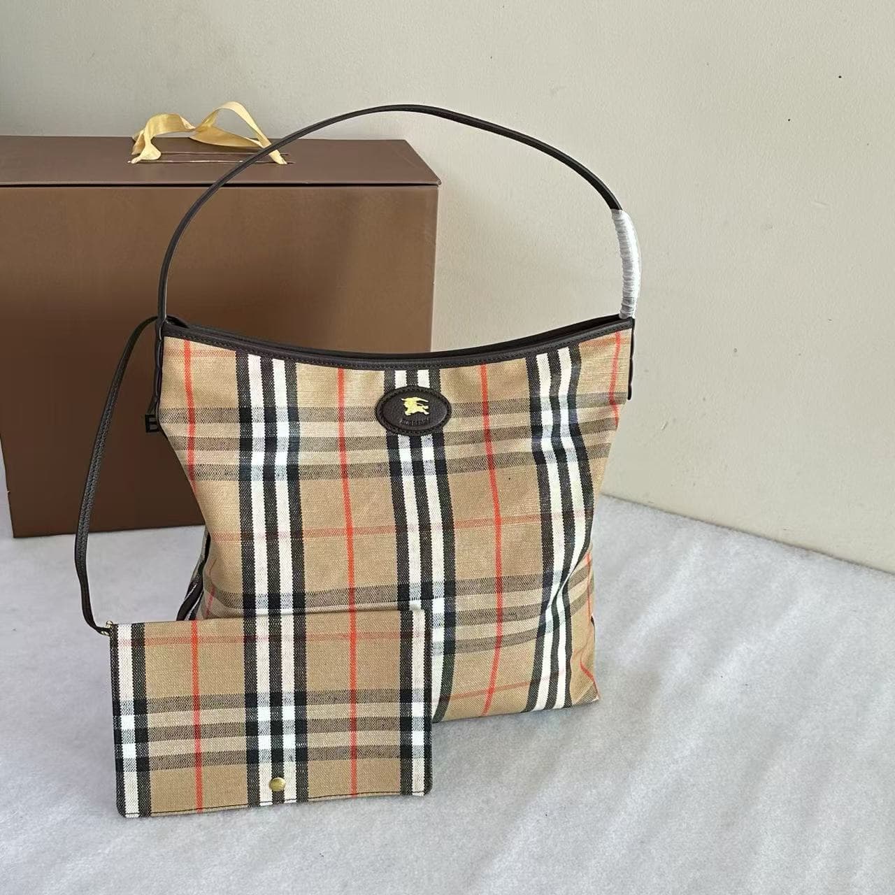 Burberry Highlands Shoulder Bag in Sand High