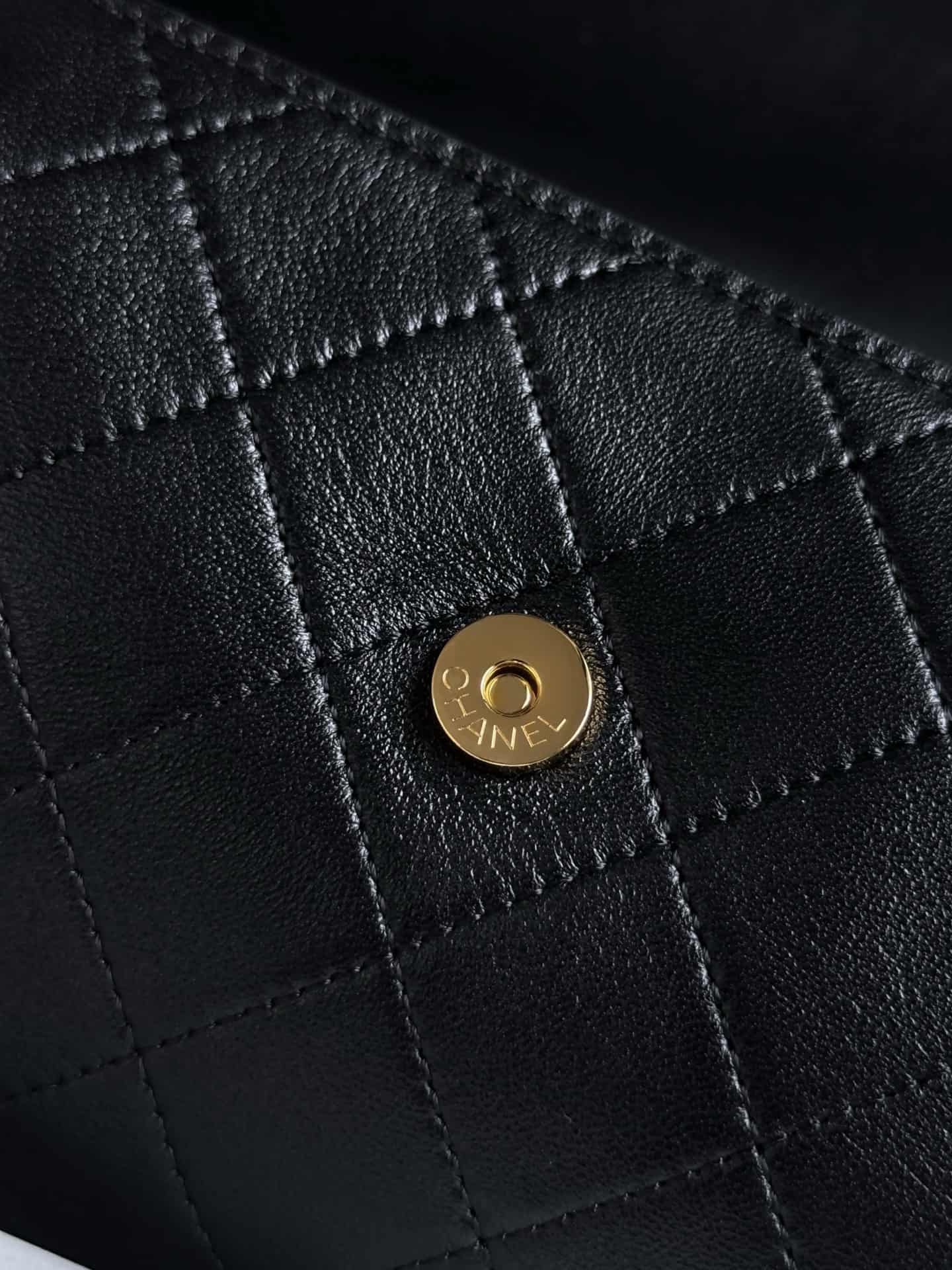 Chanel Clutch with chain Calfskin & Gold-Tone Metal AP5294 Black High