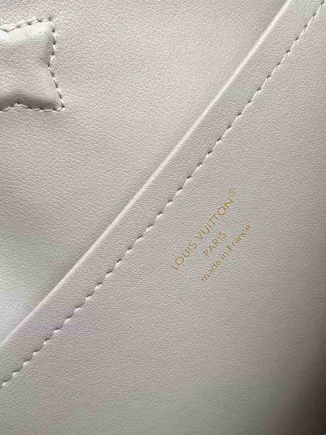 Louis Vuitton Capucines Souple Grain Taurillon Leather Light Grey M26268 TOP