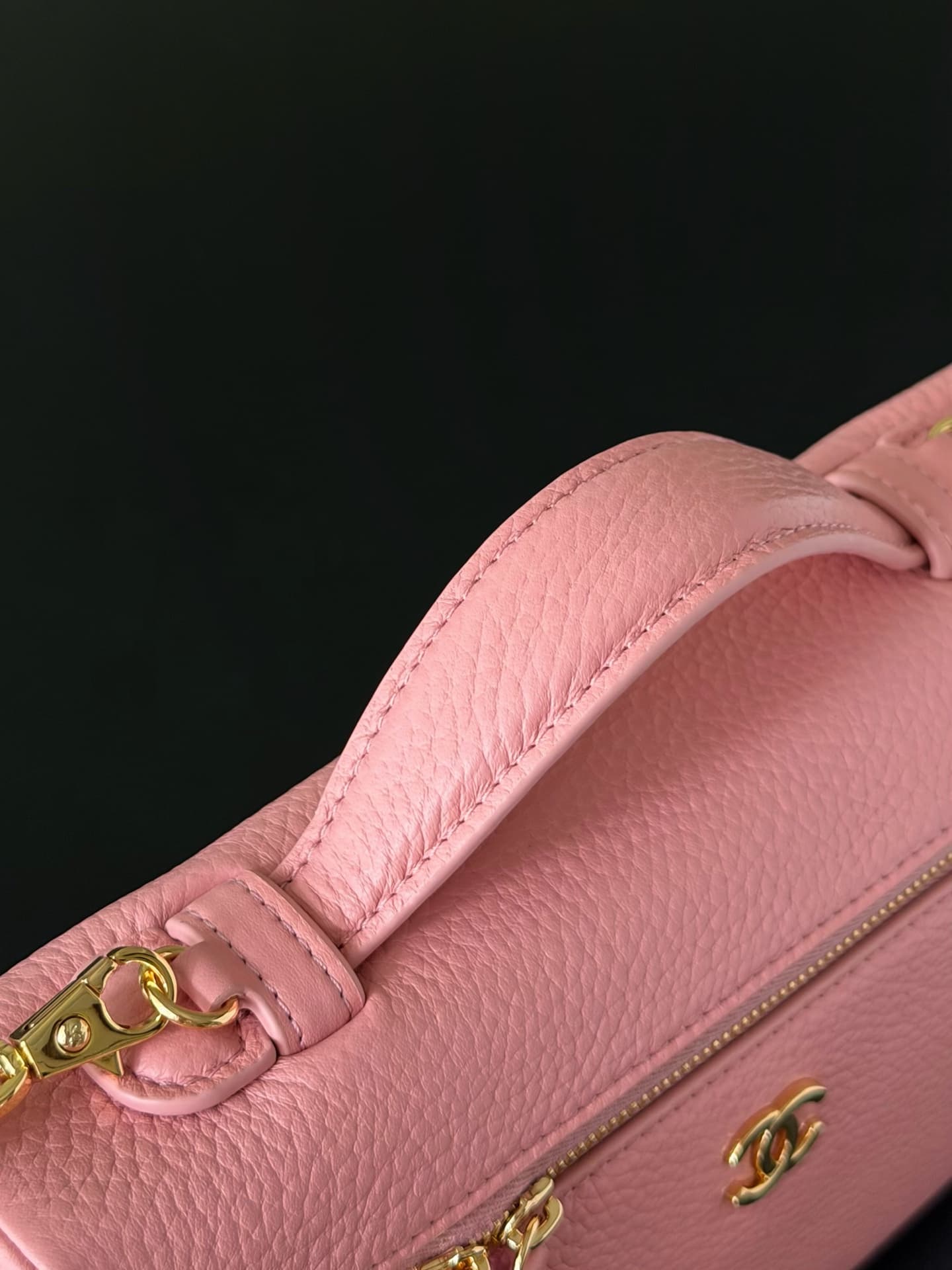 Chanel Large Vanity with chain Grained Calfskin & Gold-Tone Metal Pink AS5347 A