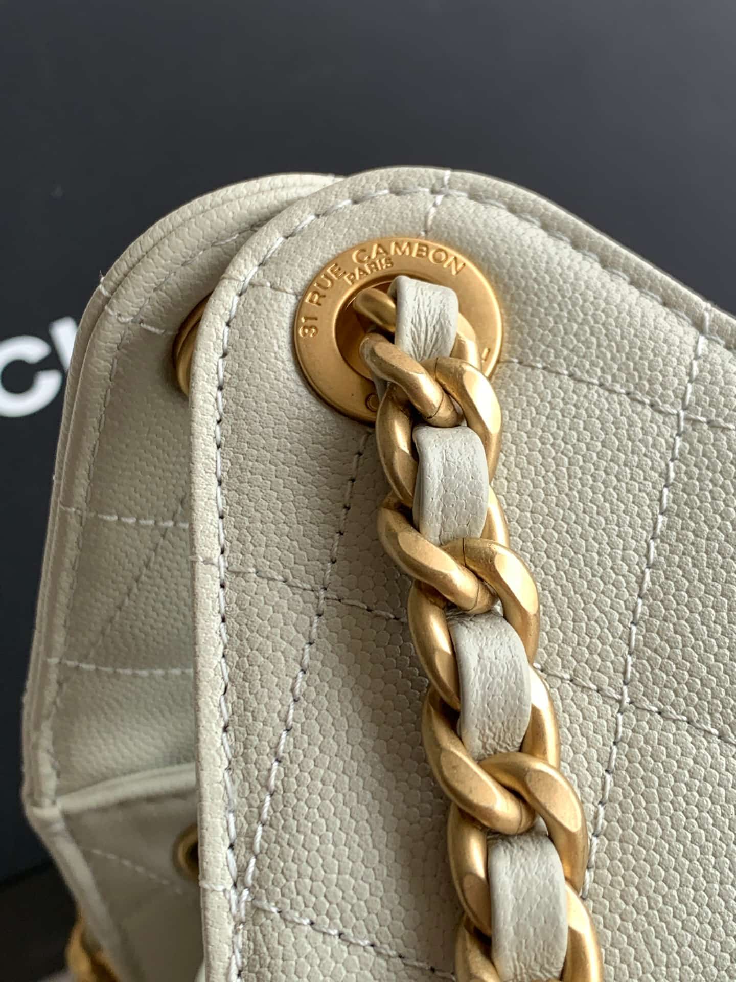 Chanel 25 Small Hobo handbag AS5293 Grained Calfskin & Gold-tone Metal Light Grey A