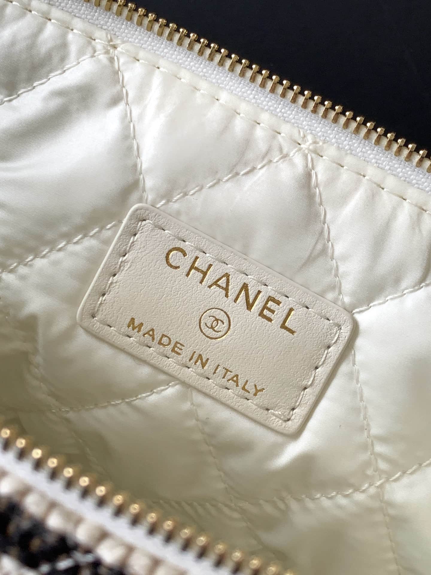 Chanel Zipped Case Printed Fabric & Gold-Tone Metal Black & White AS4989 A